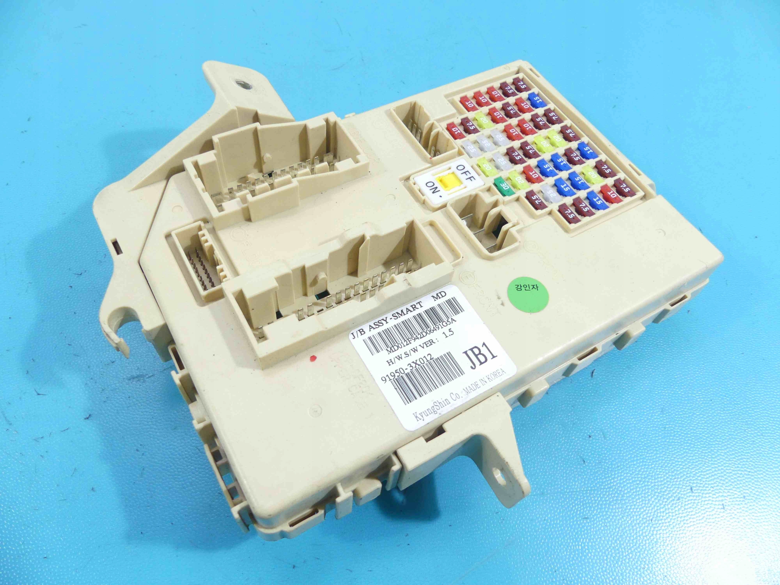 SKRZYNKA BEZPIECZNIKÓW HYUNDAI ELANTRA V 10-16