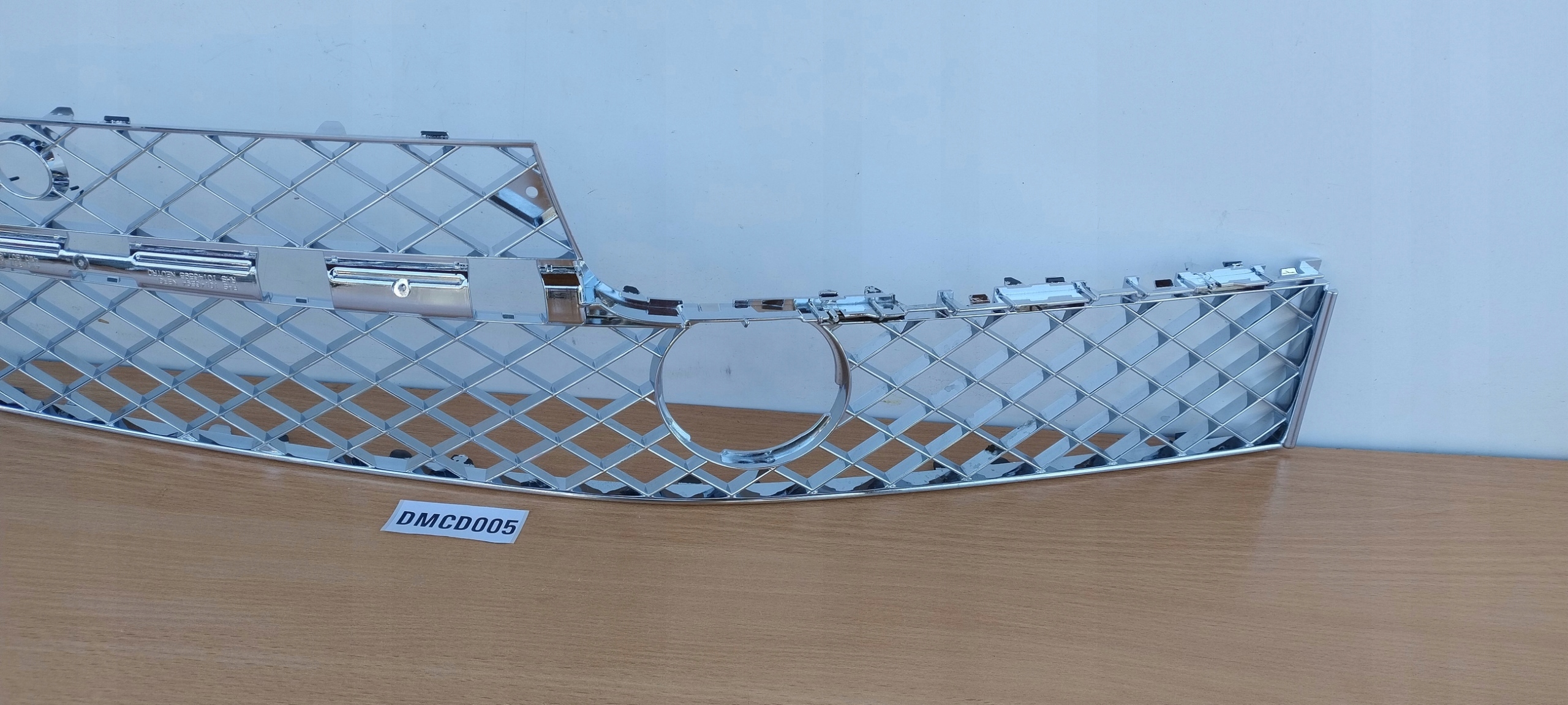 BENTLEY FLYING SPUR 4W RECHTS LÜFTUNGSGITTER DER STOSSSTANGE CHROM 4W0807682F DMCD005