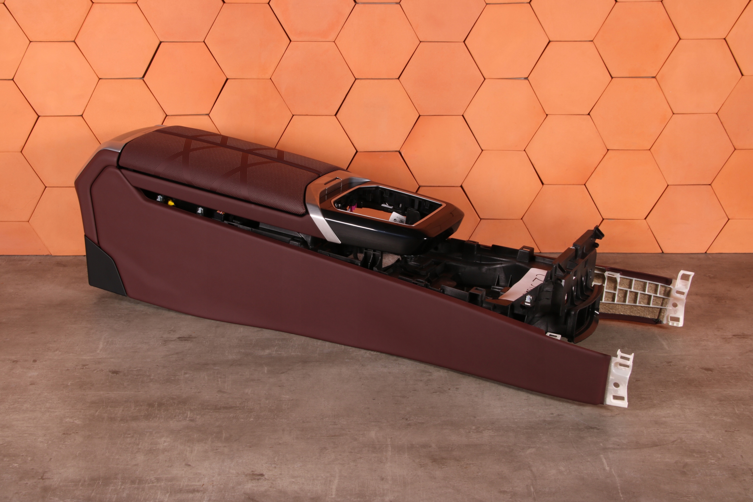 BMW G70 TUNEL central armrest leather AMARONE