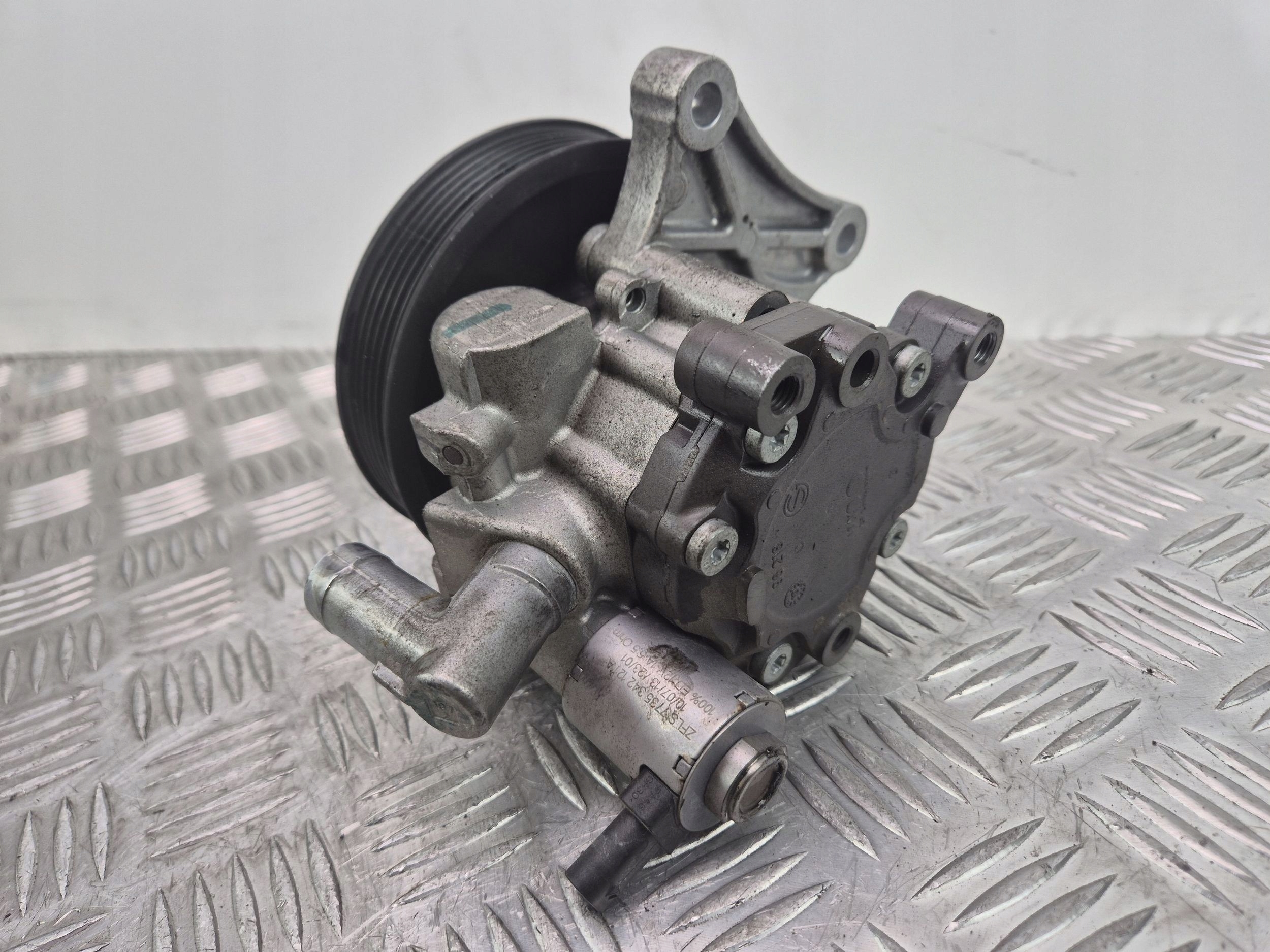 Mercedes C250 CGI W204 servo pump A0064667501 M271860