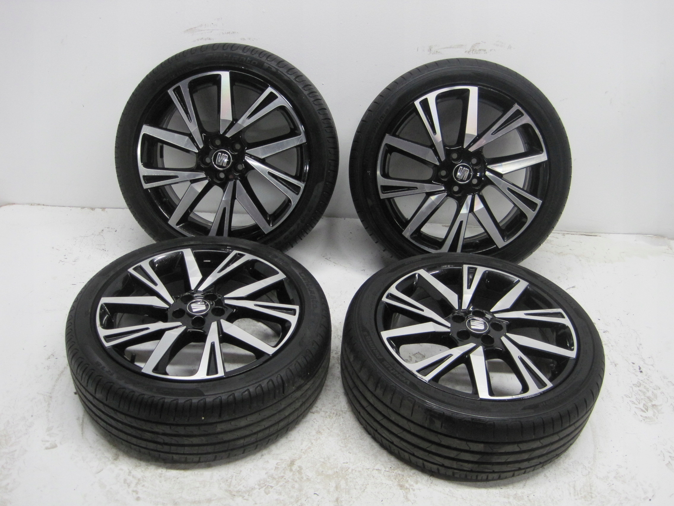 wheels discs tyres SEAT ARONA R18 6F9