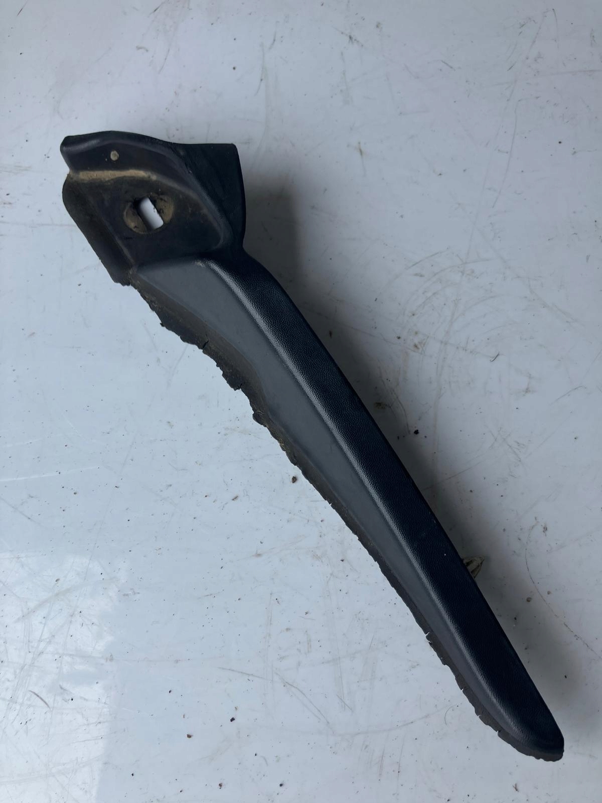 spoiler corner under the window RENAULT CLIO IV right 668628650R