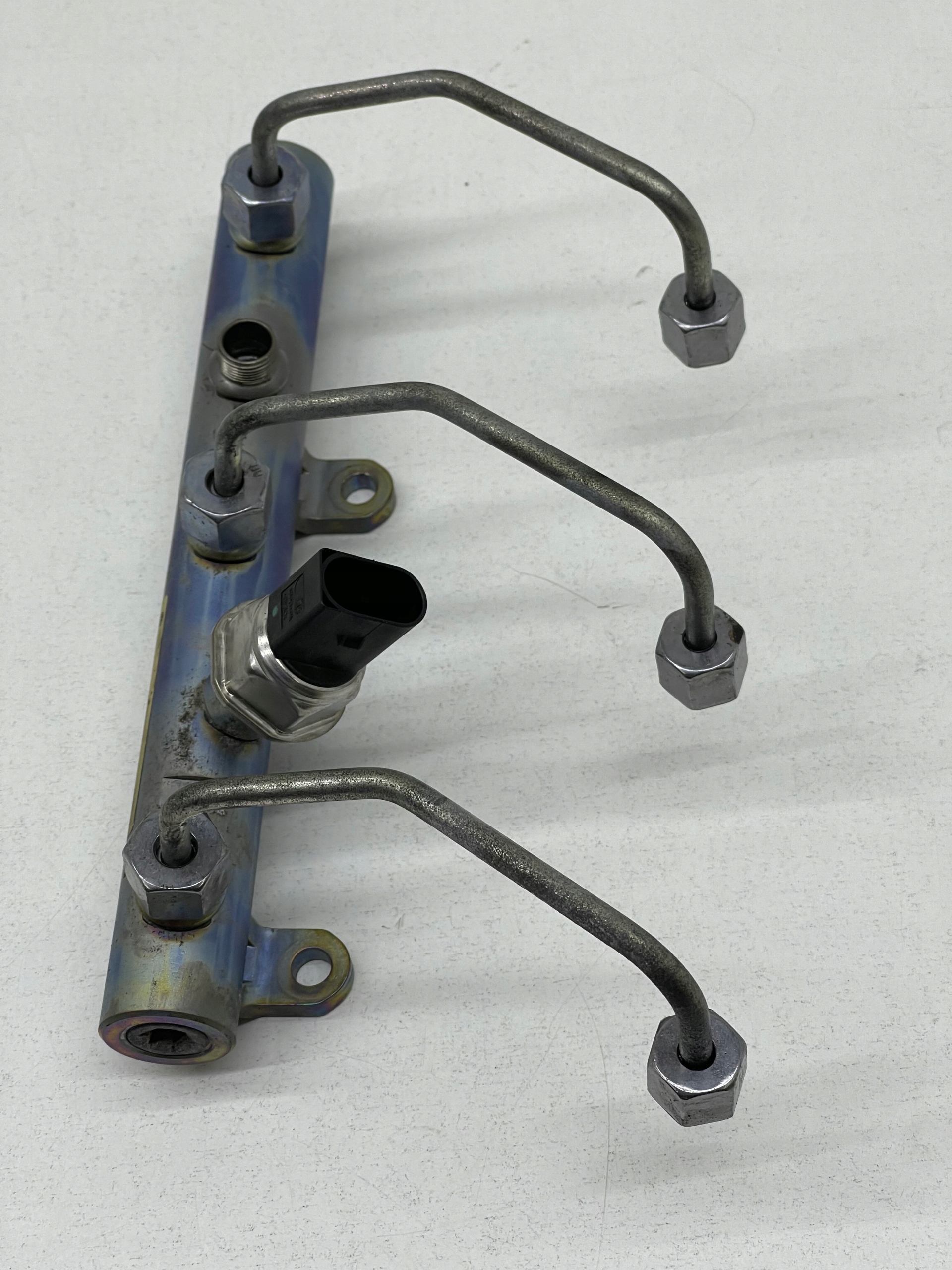 AUDI A5 8T A4 B8 3.0 TDI injection ramp + sensor