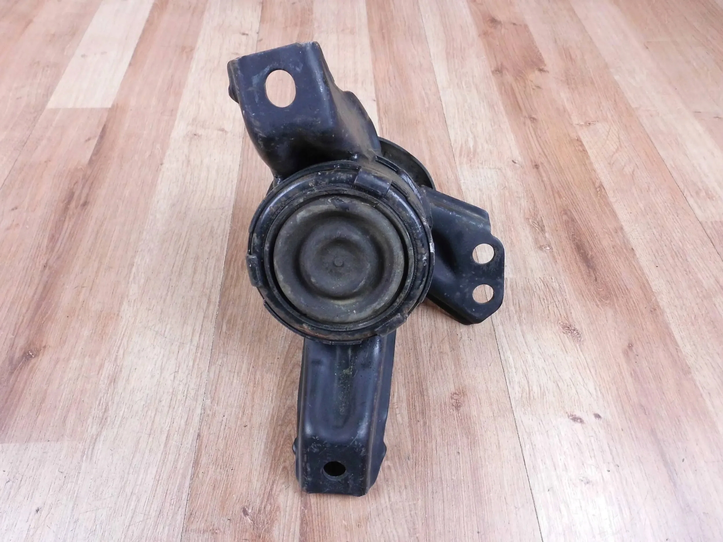 KIA Sportage IV 1.7 CRDI AUTOMAT holder console engine mount