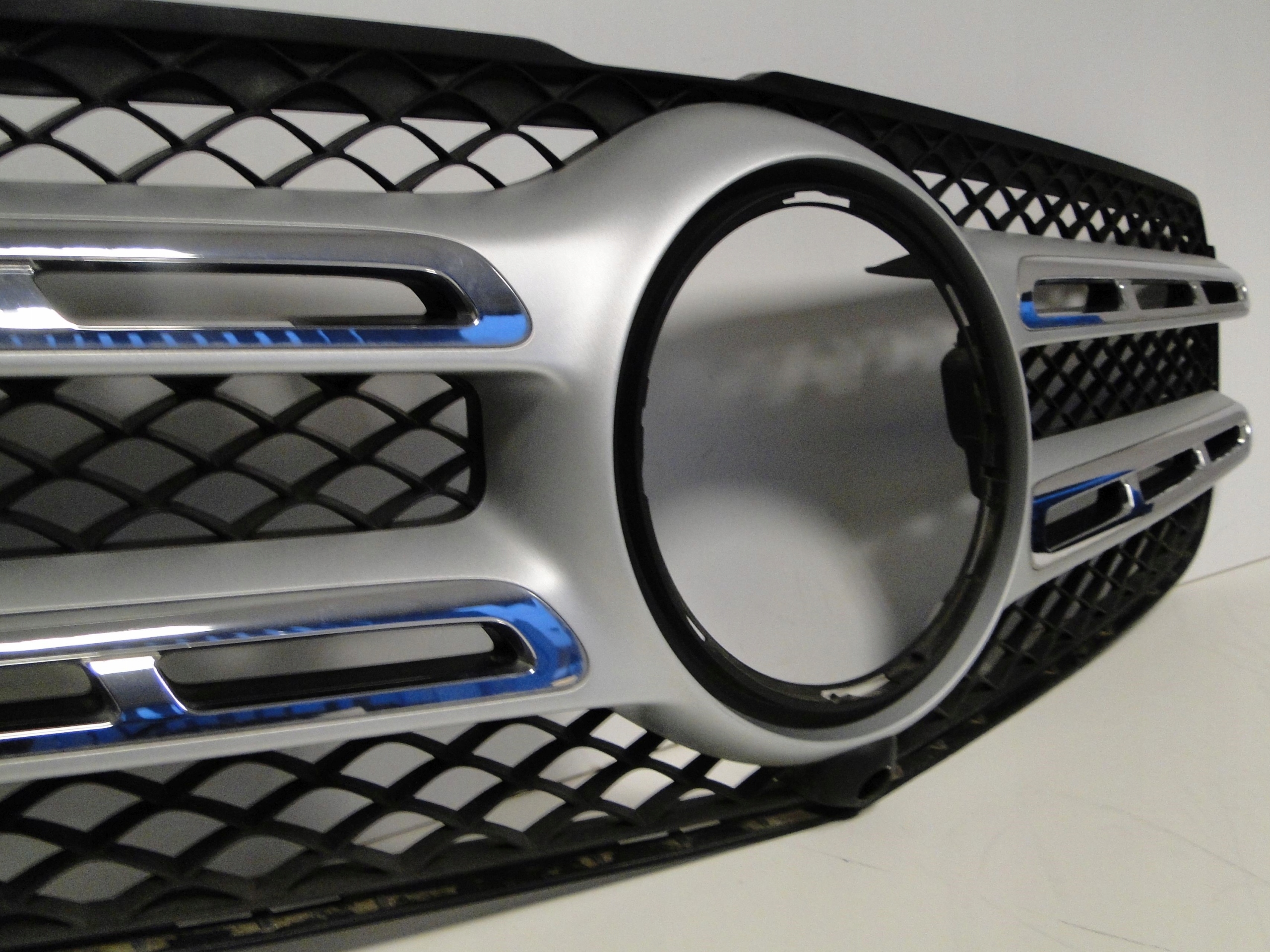 MERCEDES GLS X166 166 GRILL ATRAPA AMG NA KAMERĘ Typ samochodu 4x4/SUV