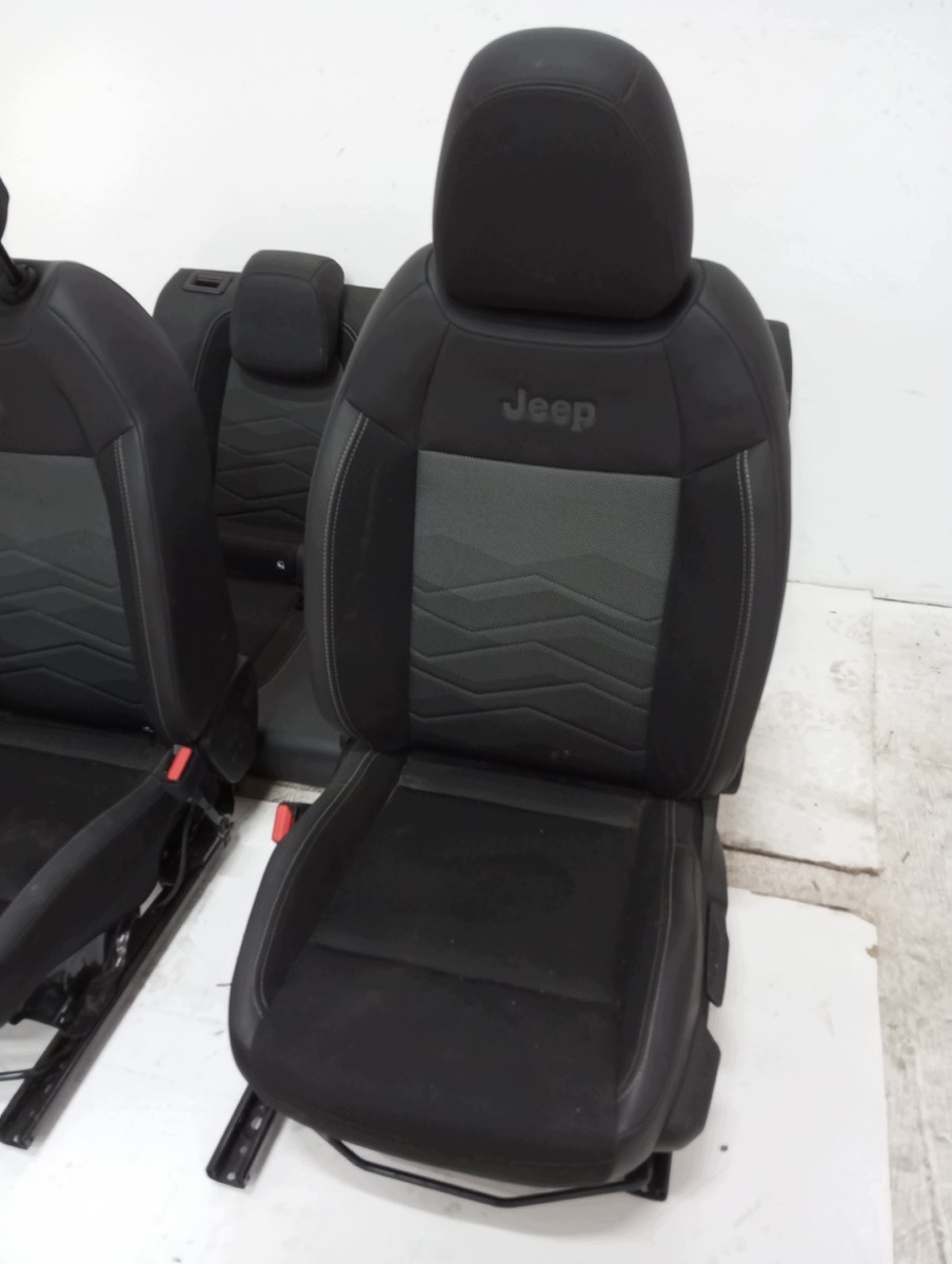 kárpit pol bőr fotele Jeep AVENGER 23R