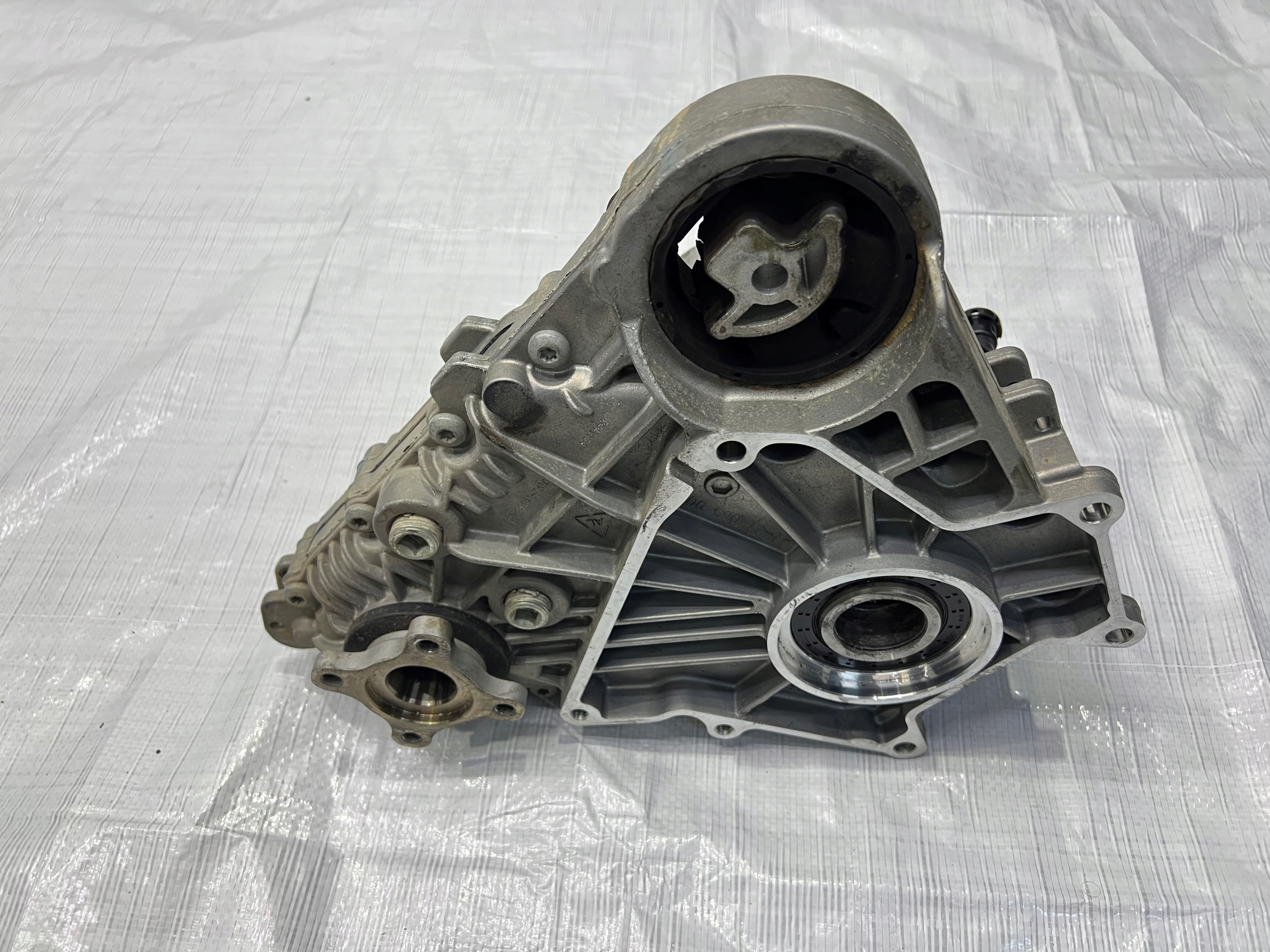 JAGUAR F-PACE РЕДУКТОР J8A2-7K780-AB