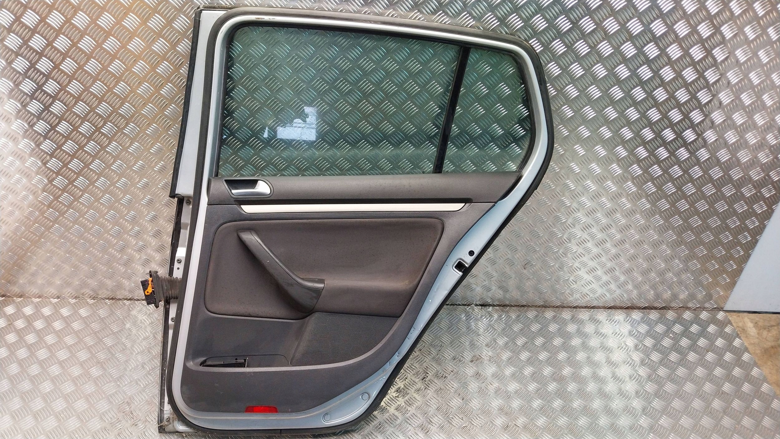 Portière Arrière Droit VW GOLF V 03