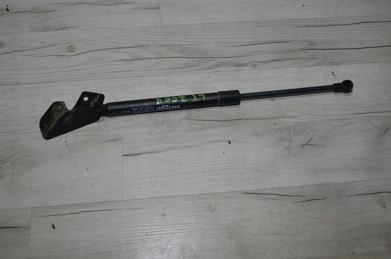 damper bonnet left rear part Peugeot 2008 13r