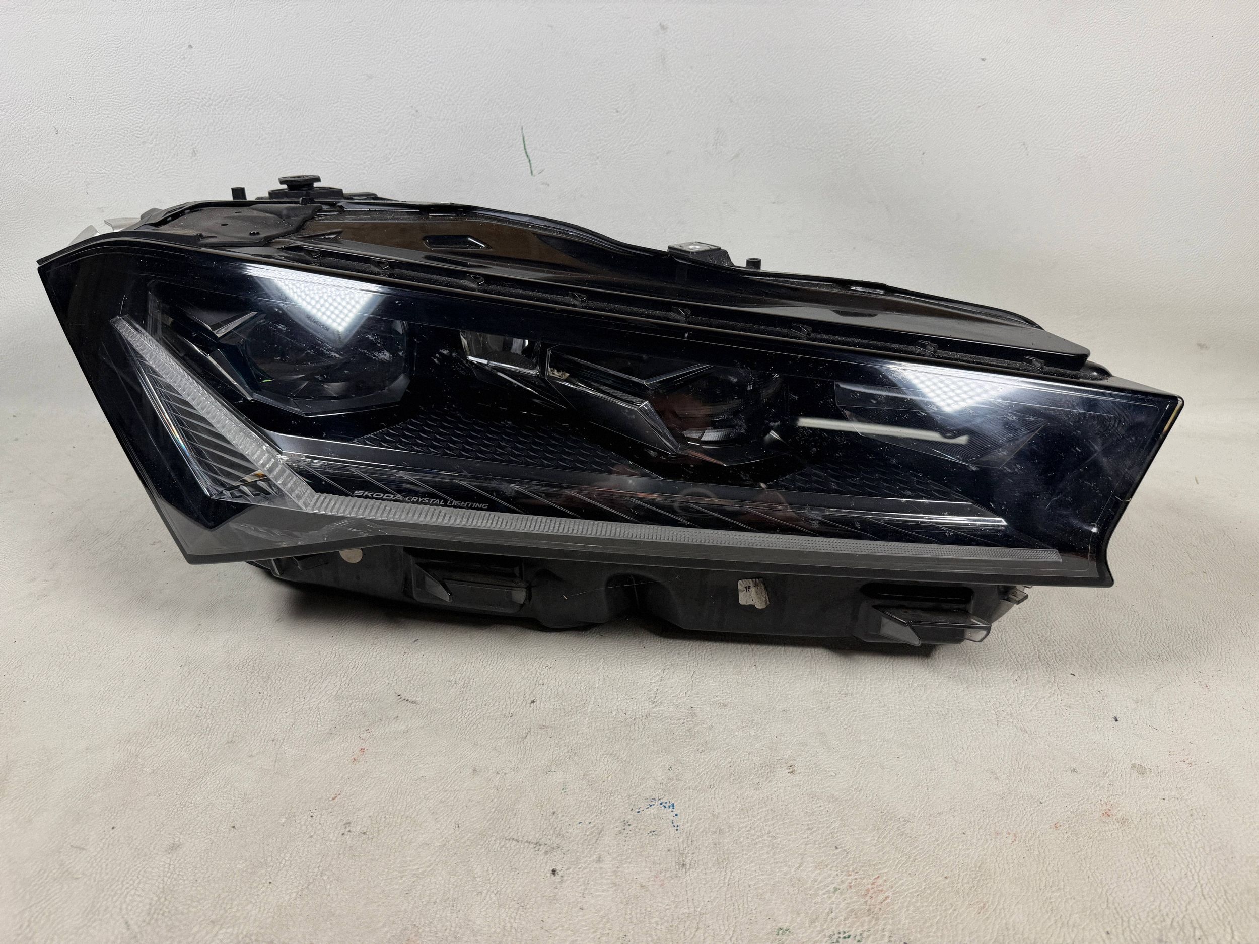 Skoda Superb 4 IV B9 Full Led light right front front