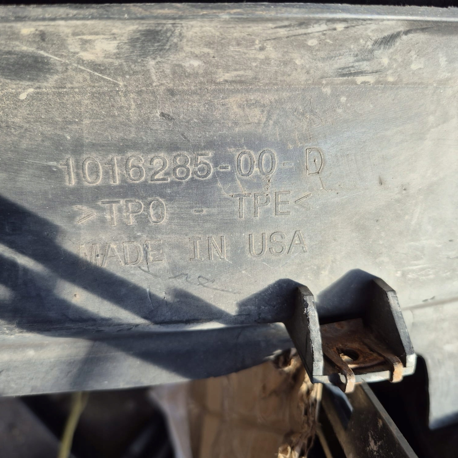 tesla MODEL S 12-16 подкрылок перед переднее левое