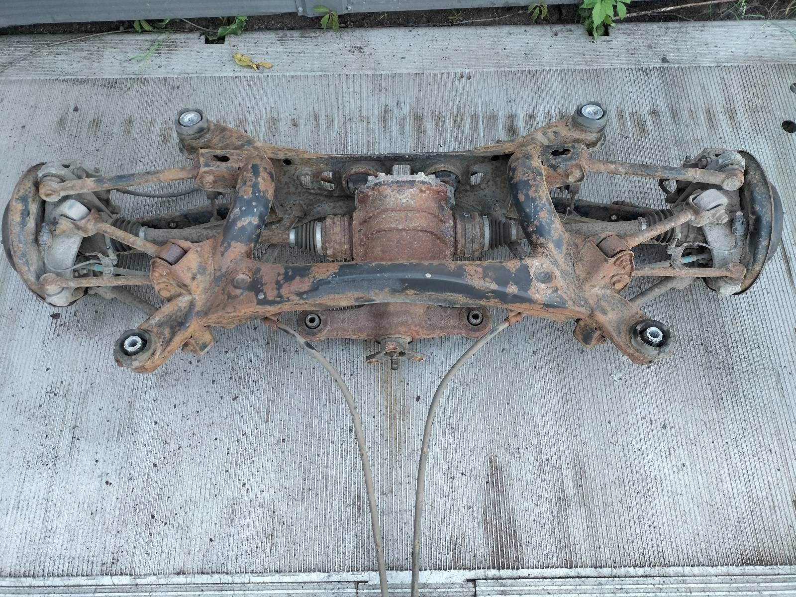 KOMPLETNE ZAWIESZENIE BELKA SANKI TYŁ DYFER PÓŁOŚ LEXUS IS II 2.2 D