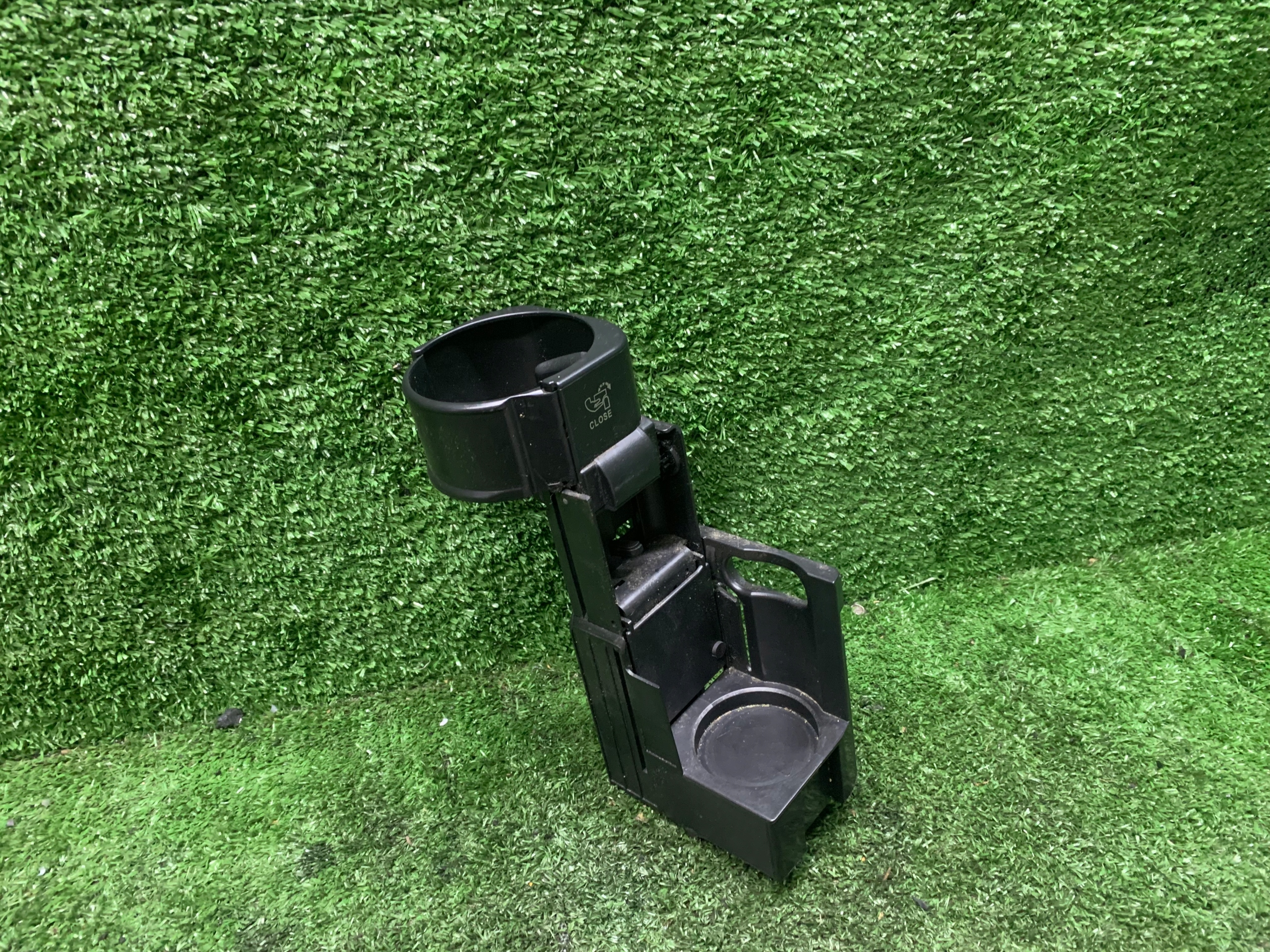 UCHWYT NA KUBEK NAPOJE CUP HOLDER A2116800014 MERCEDES W211