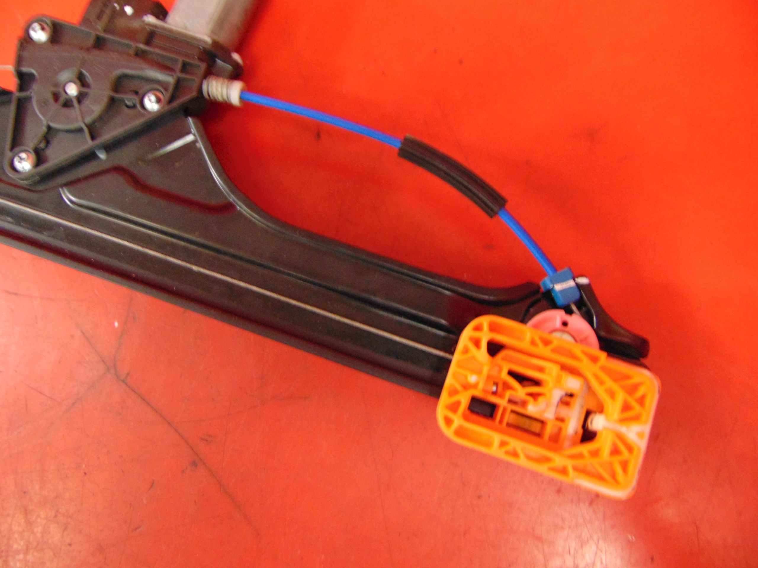 BMW 2 F46 F45 window regulator left front 7463485