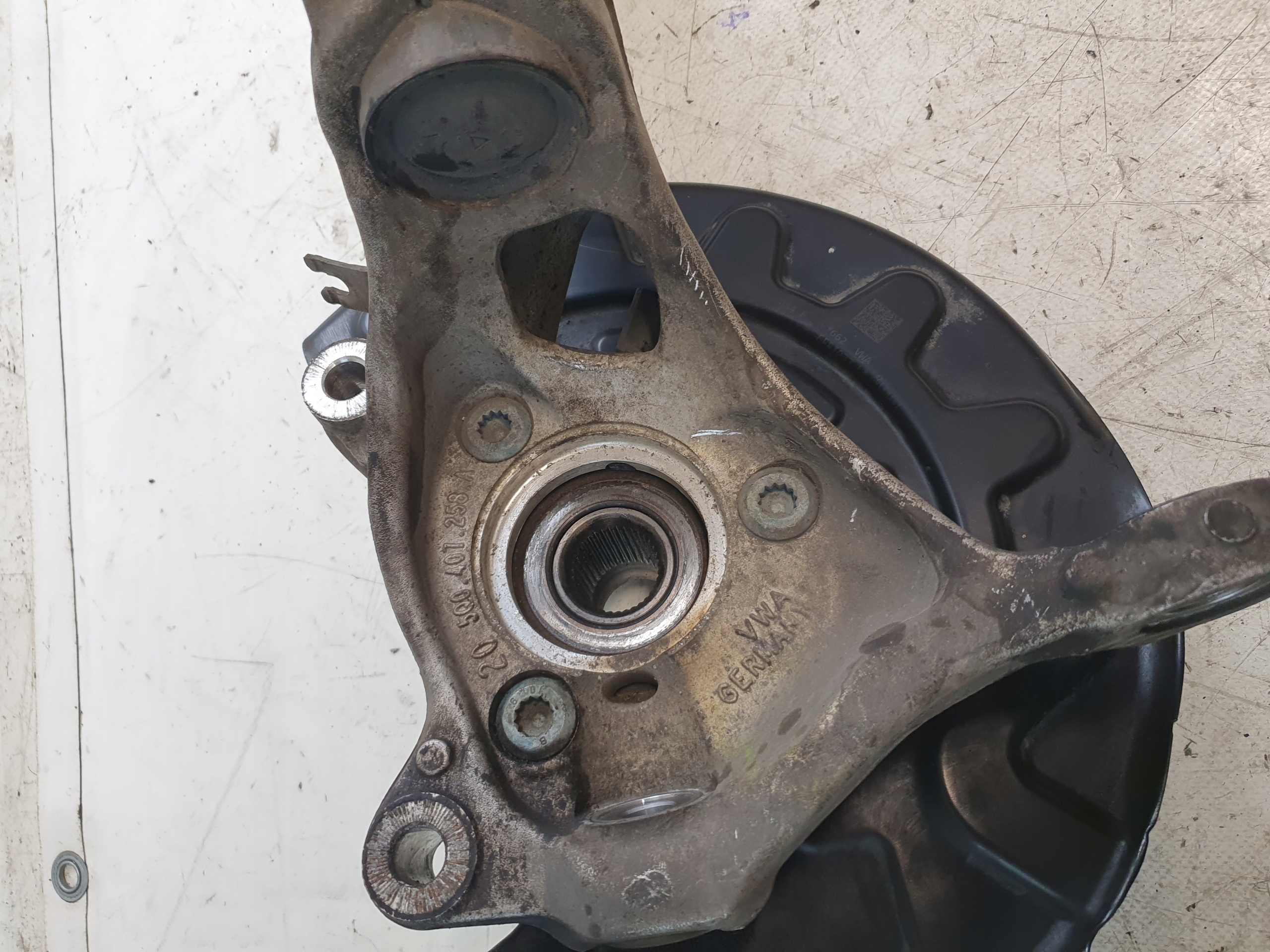 McPherson swing right 3Q0413031BN VW PASSAT B8 2.0TDI 15r.