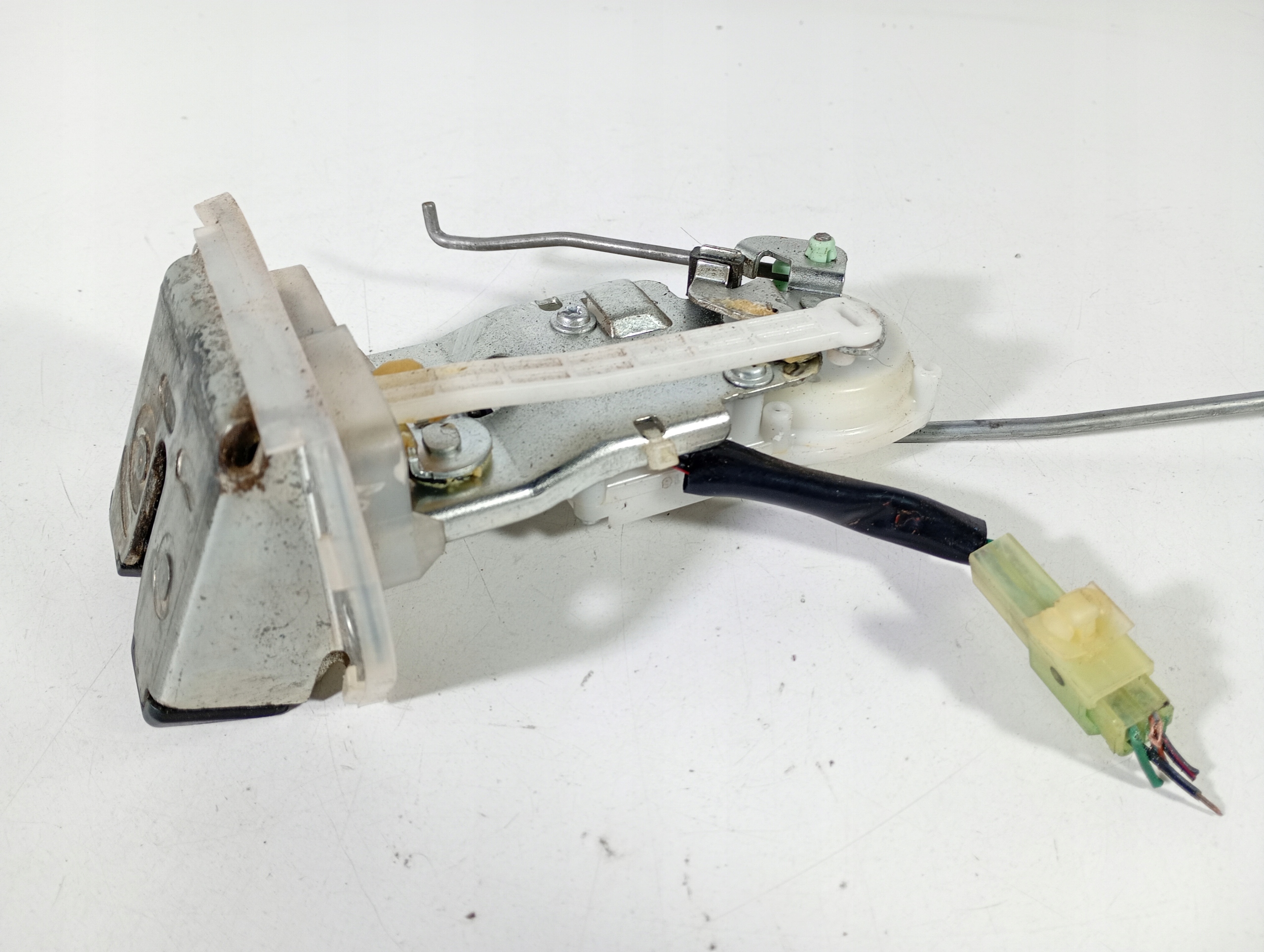 Suzuki IGNIS 2 II 00-08 lock bonnet boot