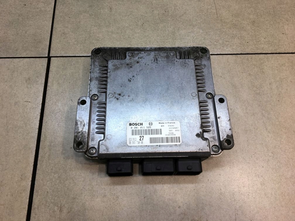 control unit of the engine PEUGEOT 206 2.0 0281011525