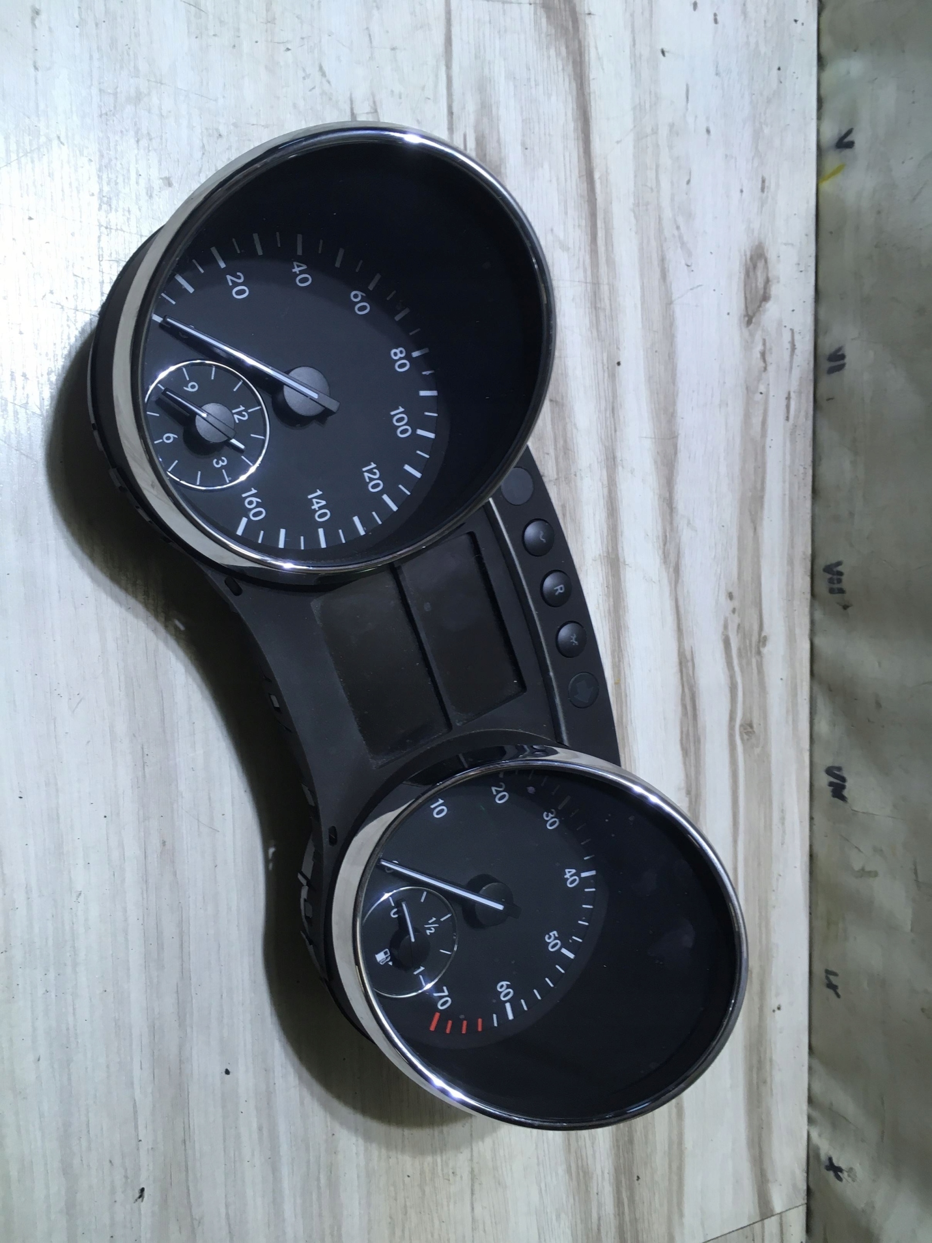 A25154017481 - Доска счетчик 3.5 A251540174 Mercedes W251 R-класс