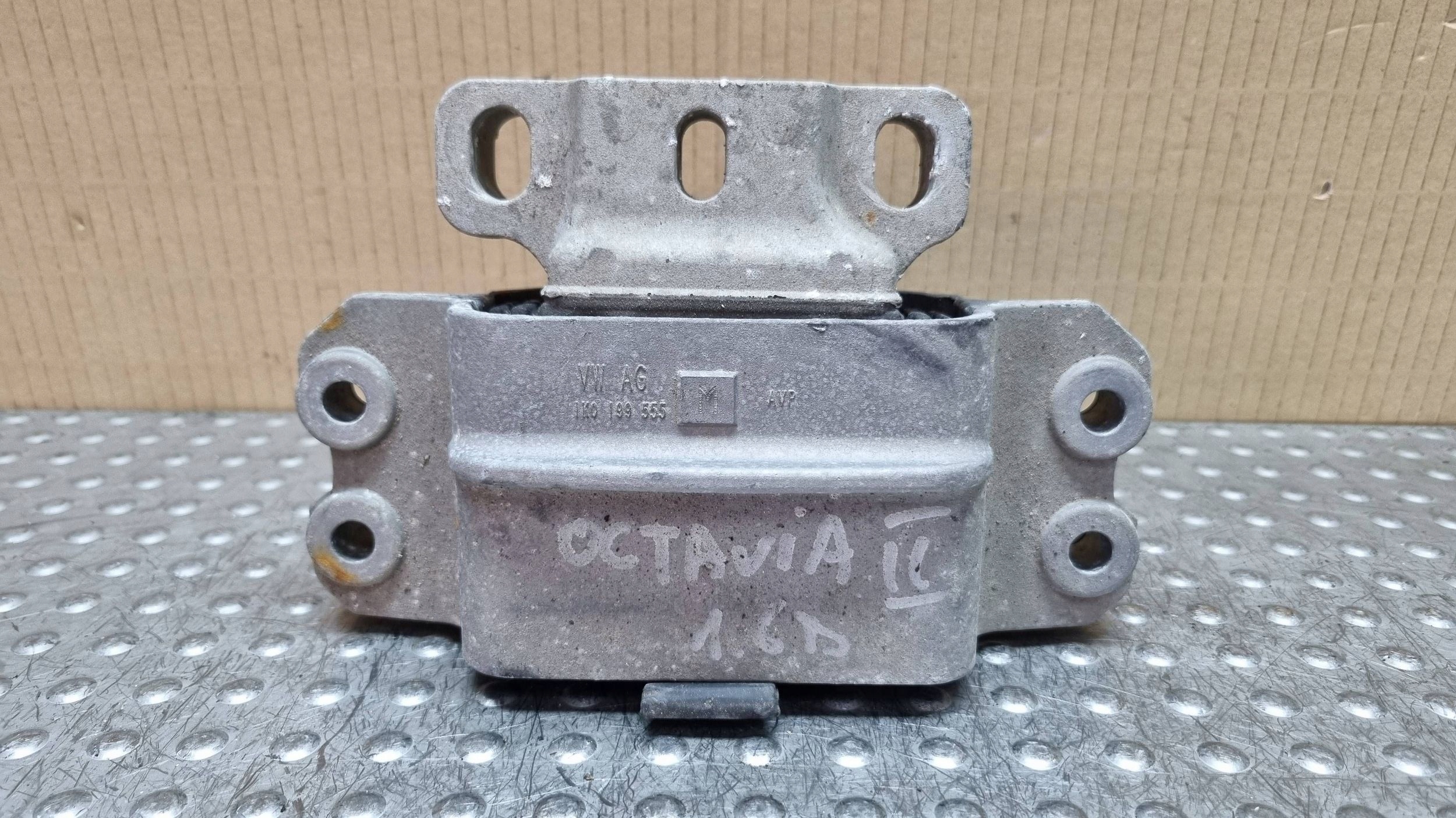 holder gearbox mount 1K0199555M LEON II OCTAVIA II GOLF V A3 8P EOS