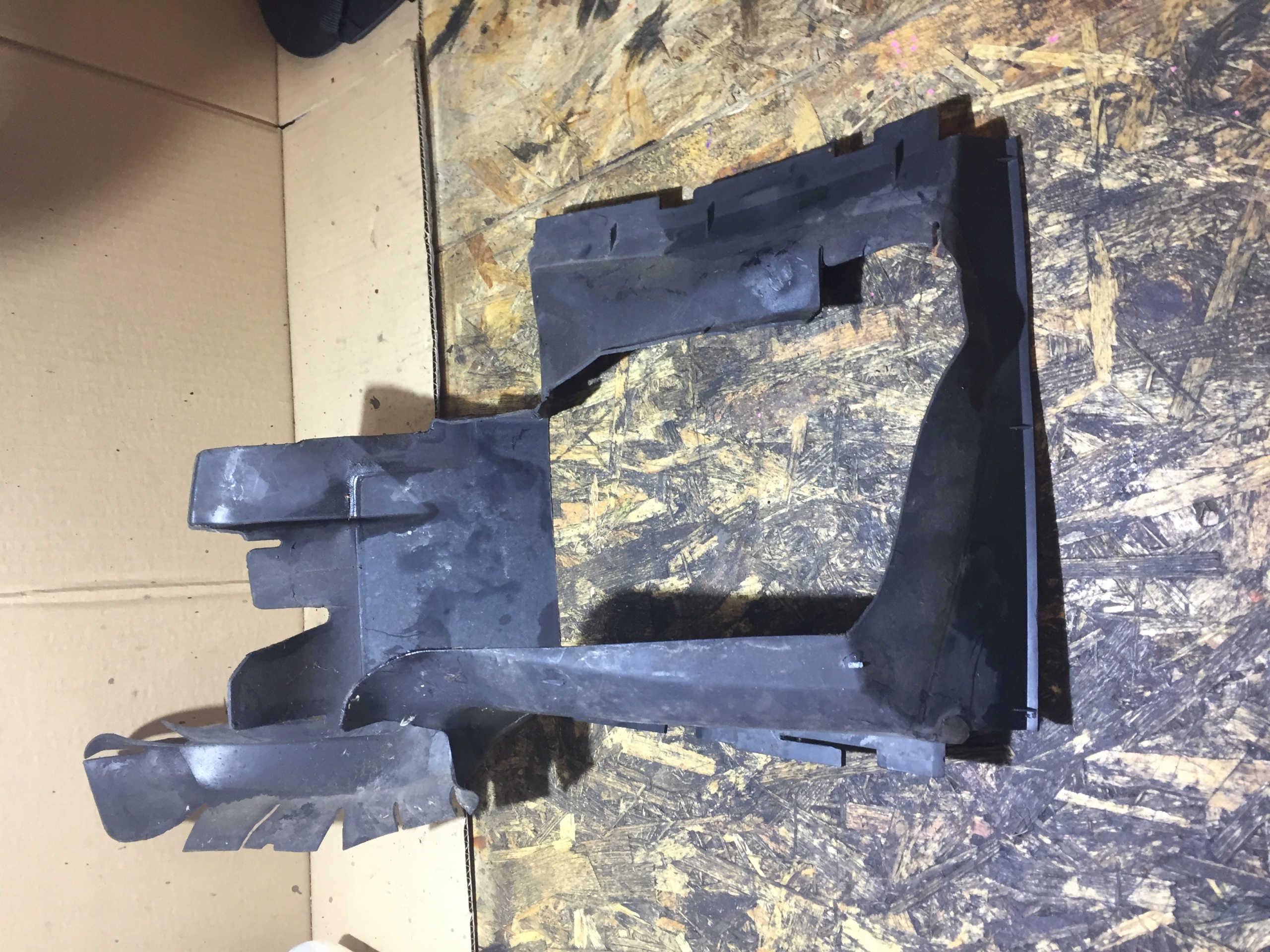 AUDI Q7 4L luftansaugkanal links 4L0117335B