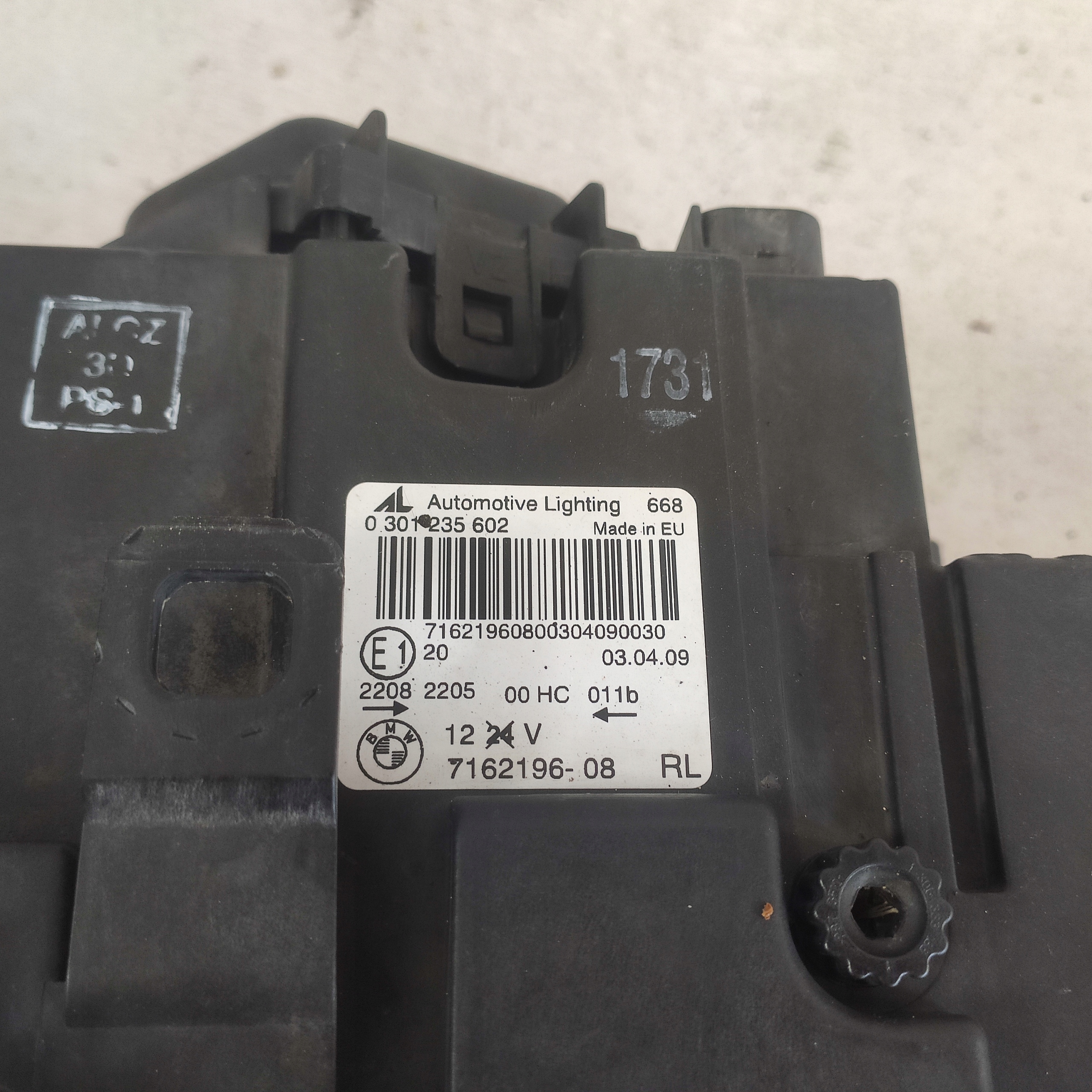 BMW X3 E83 LIFT light front right ANGLIK