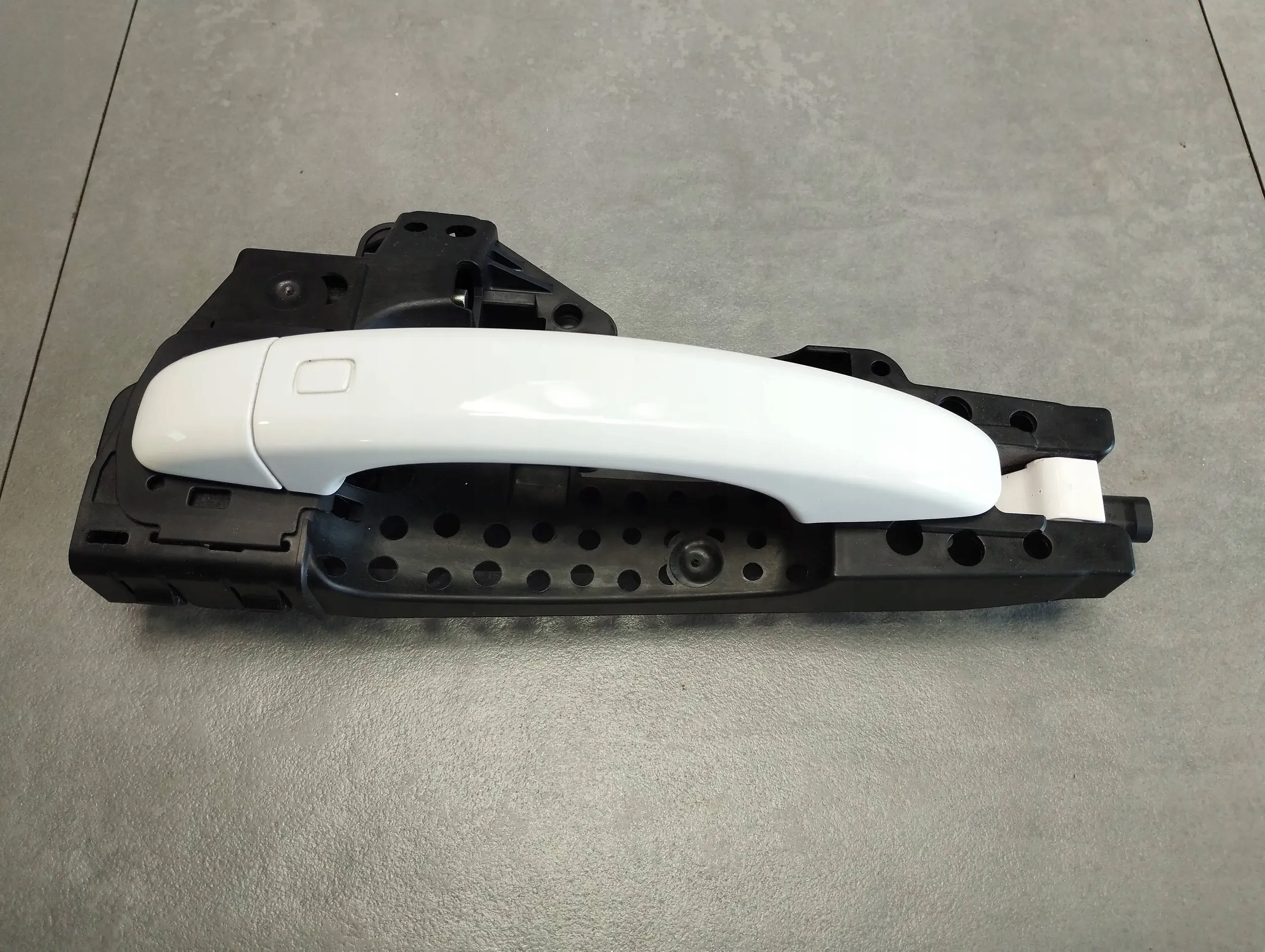 Audi A5 Sportback 8TA handle left rear part LY9C KESSY