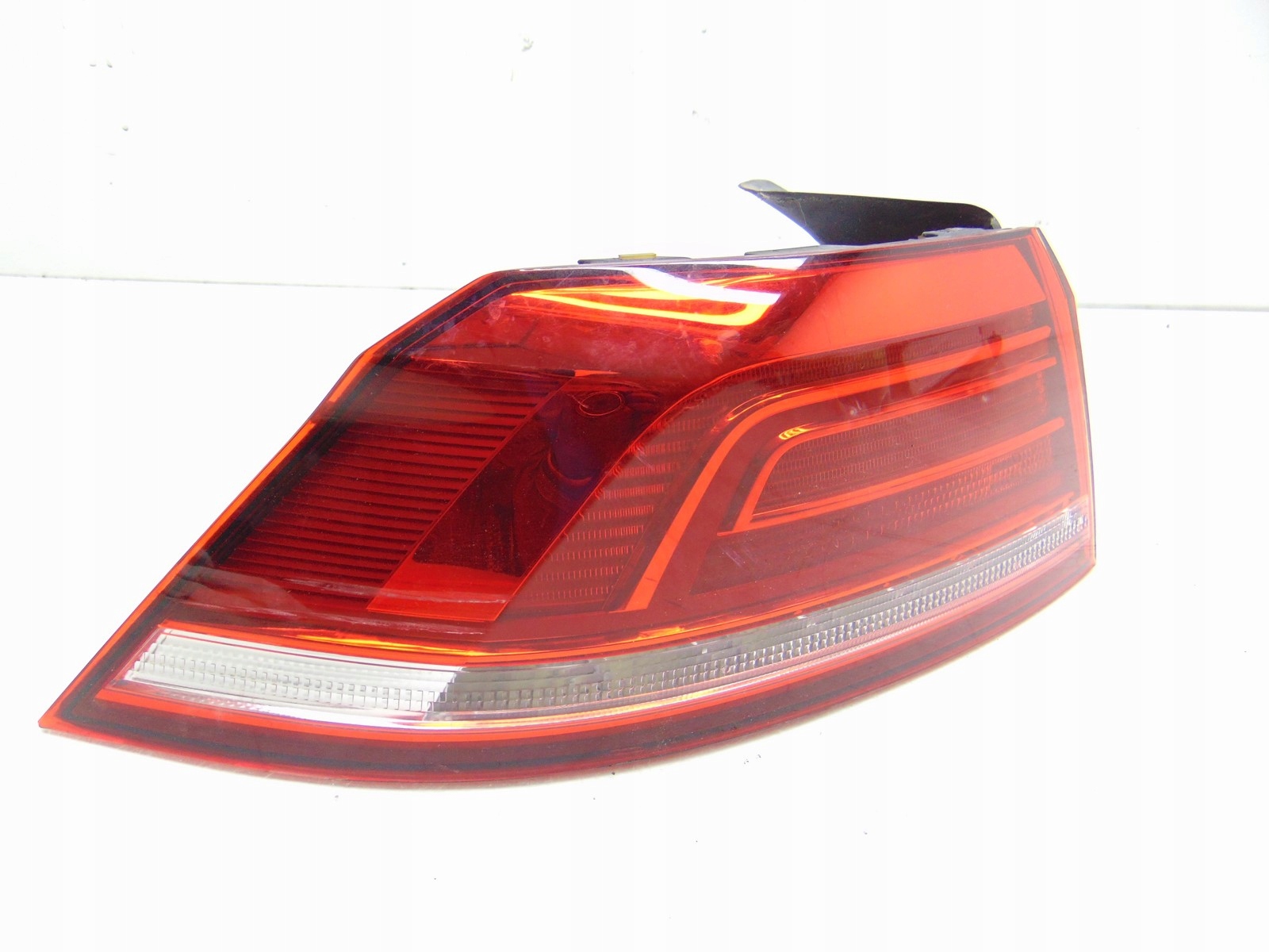 LAMPA LEWA LEWY TYŁ TYLNA VW PASSAT B8 SEDAN 3G5945311 Numer katalogowy części 14930591710