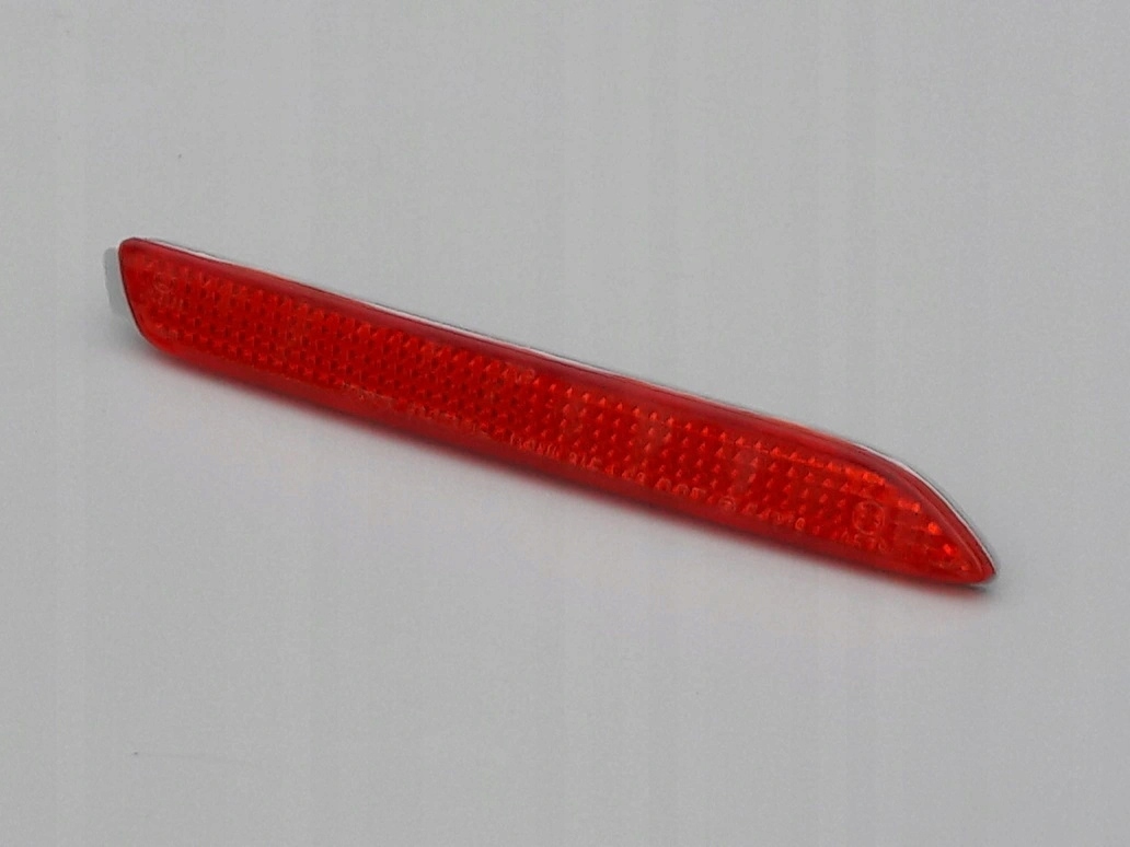 Toyota BZ4X lampka odblask zderzaka prawy tył 22-23