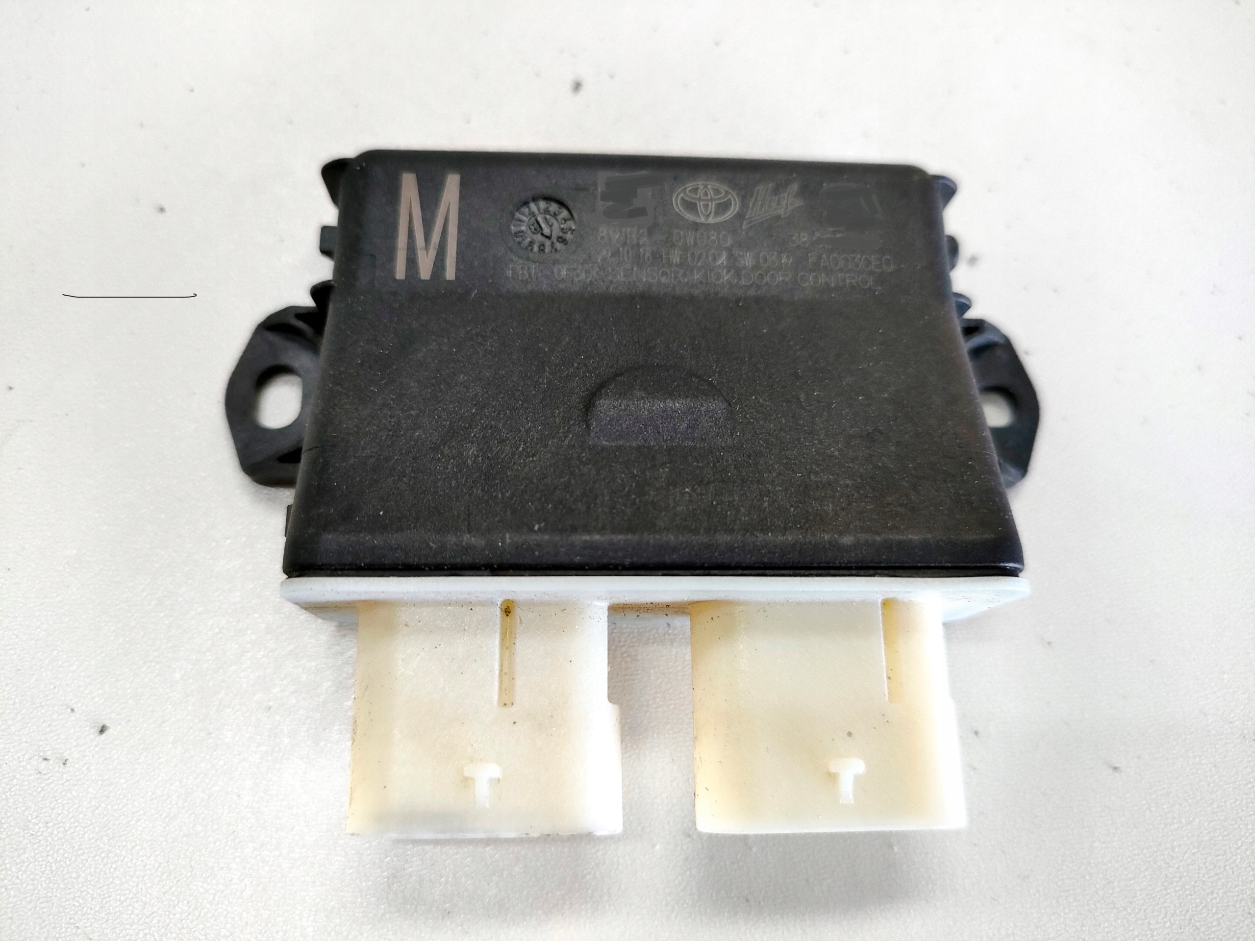 * SENSOR OTWIERANIA KLAPY LEXUS UX 250H F SPORT *