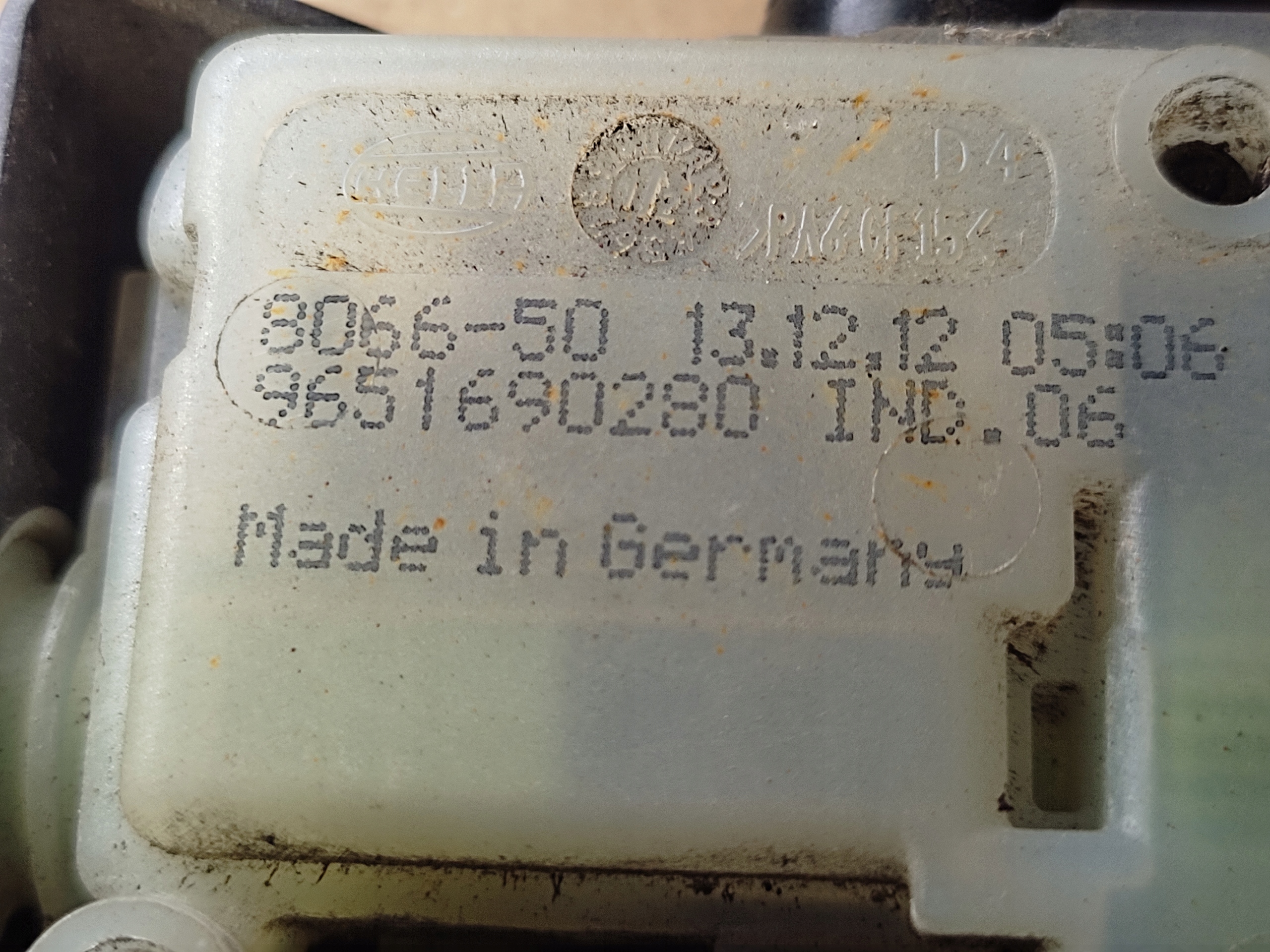 CITROEN C4 II KLAPKA WLEWU PALIWA LKR 9687310880 Waga produktu z opakowaniem jednostkowym 2 kg