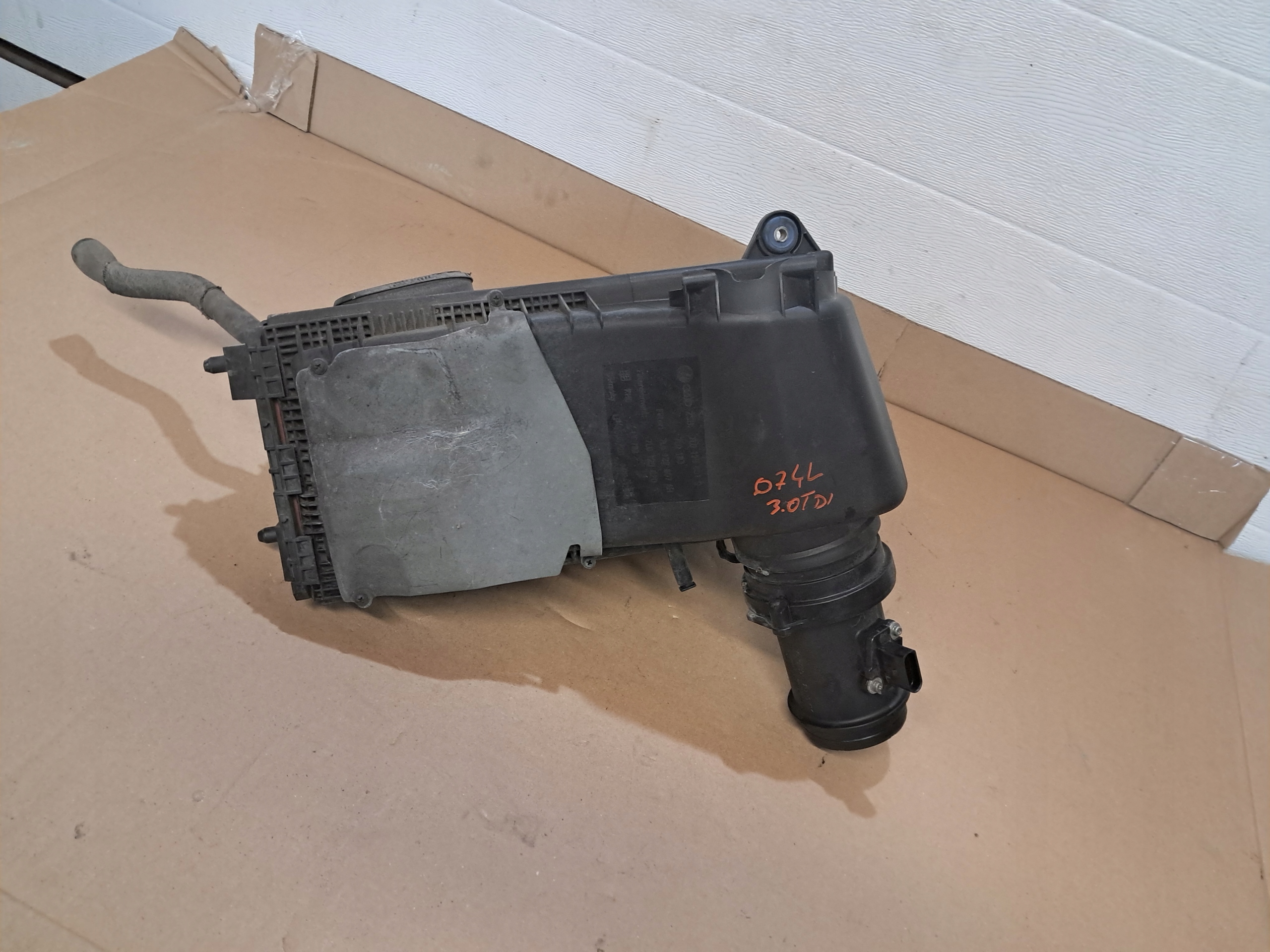 КОРПУС ФІЛЬТРА ПОВІТРЯ Q7l TOUAREG 3.0 TDIl6129601q