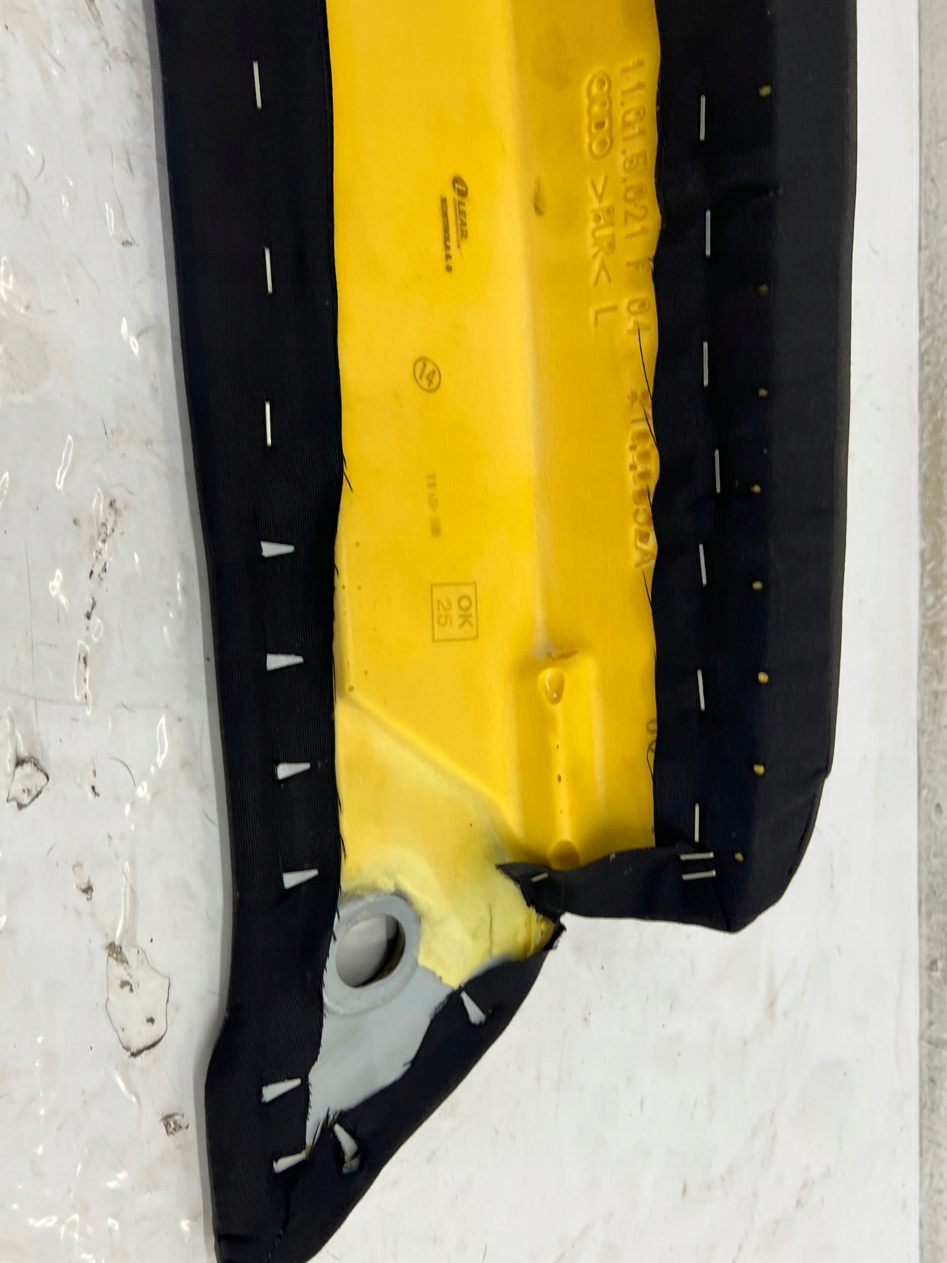 side OPARCIA KANAPY left rear part MATERIAL AUDI A6 C6 KOMBI