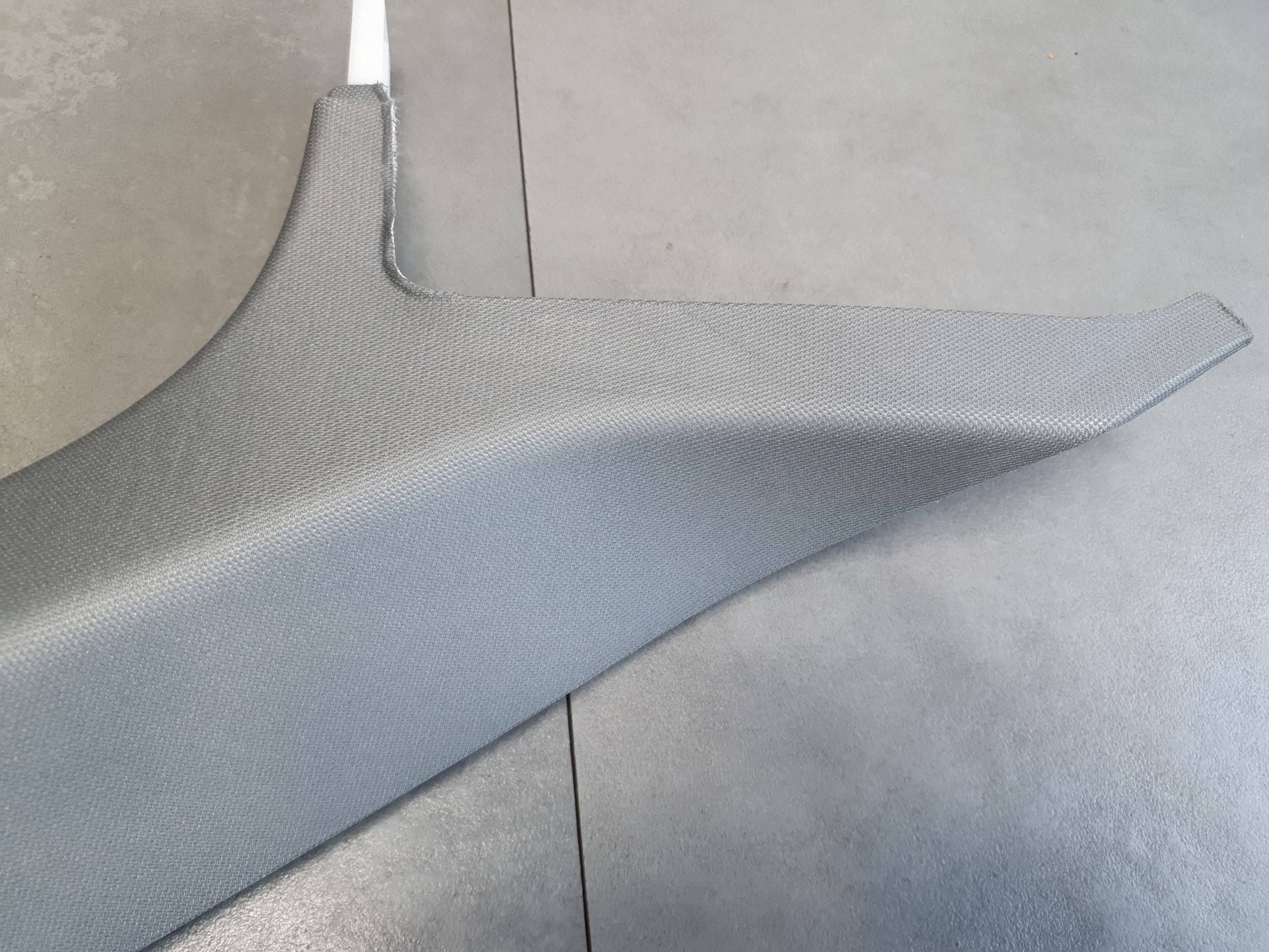 Audi Q6 e-tron couverture montant A droit 85H867234