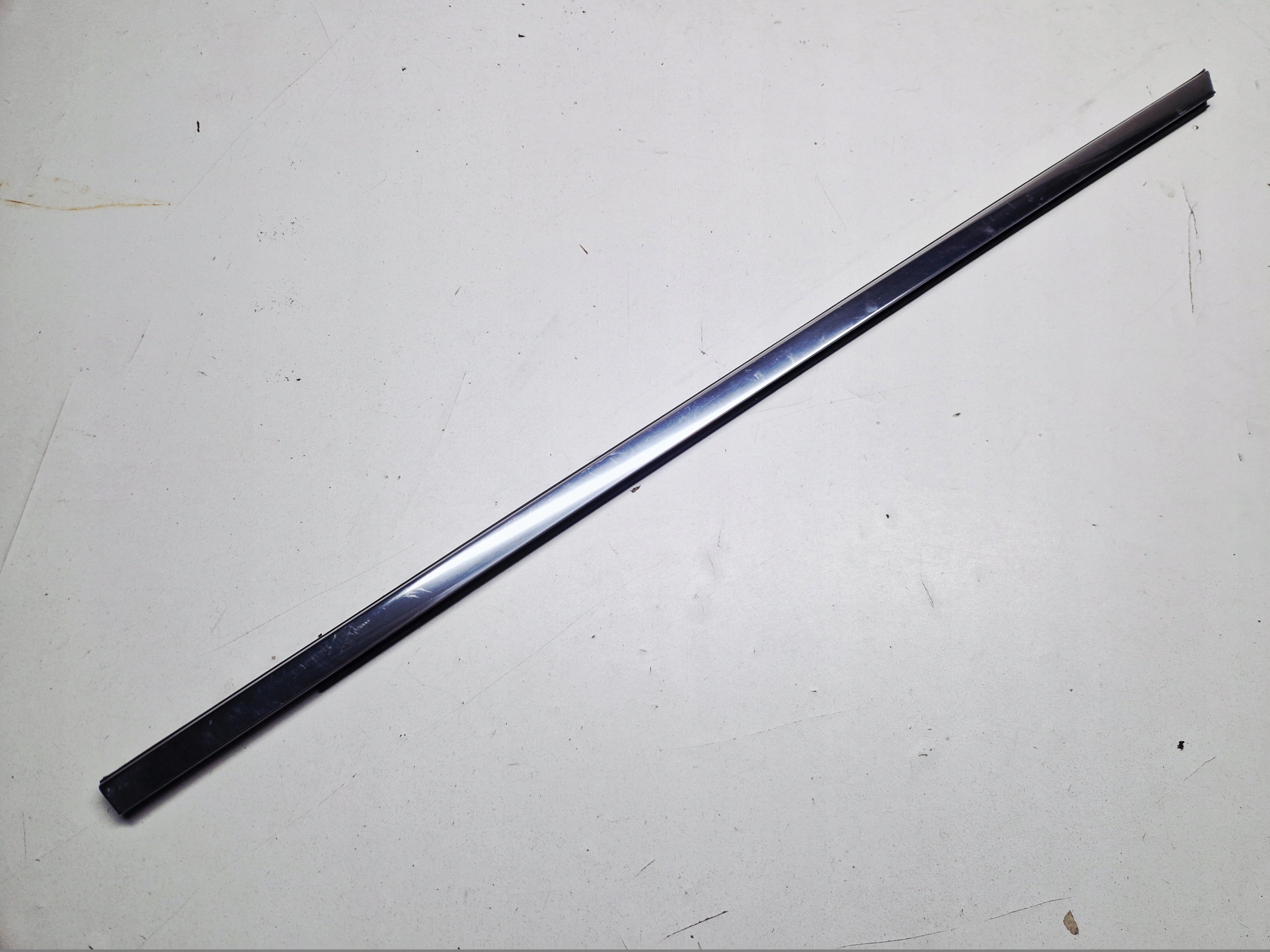 moulding dust CHROM door right front CITROEN C4 PICASSO II 9677090880