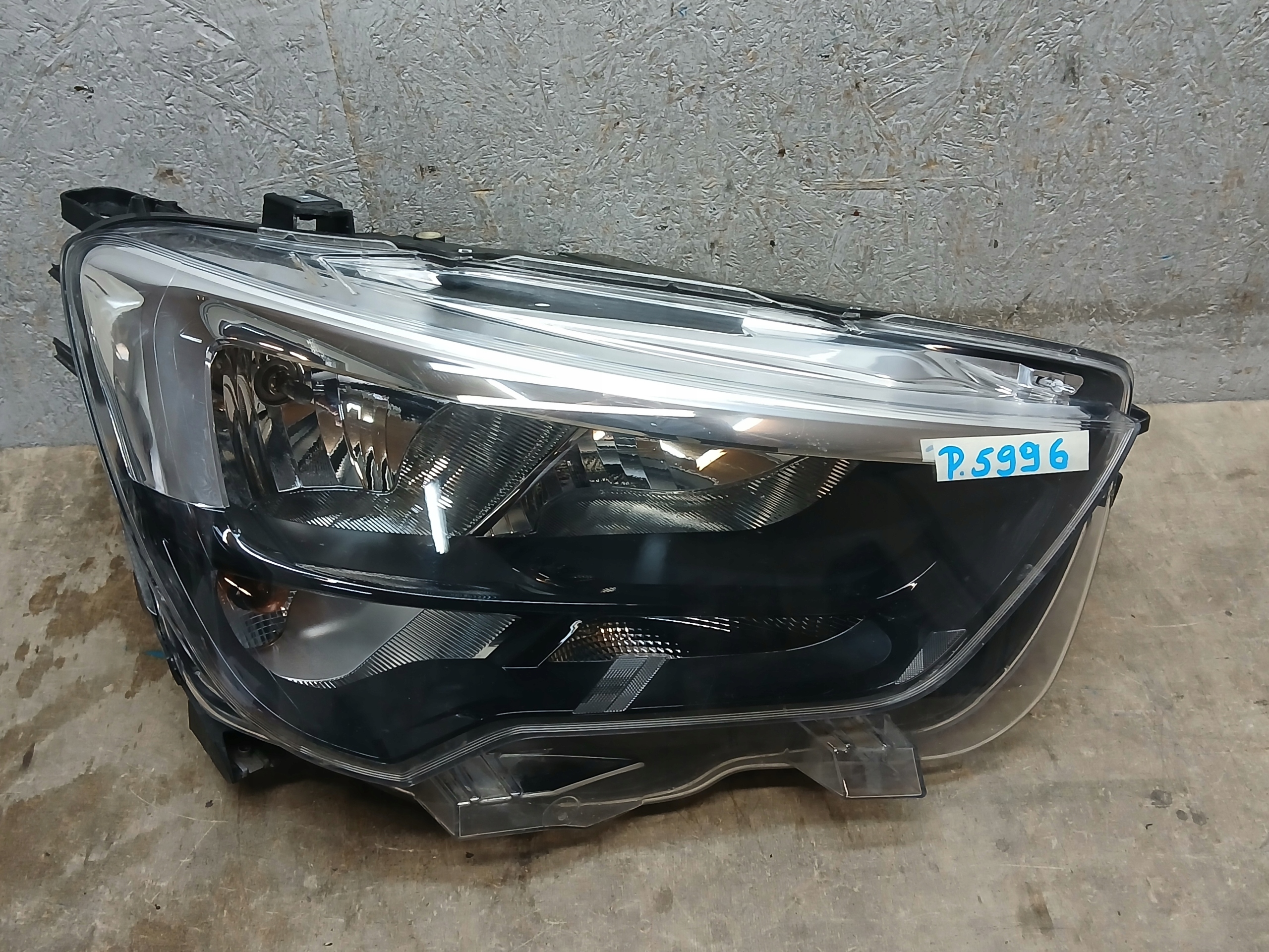light front right OPEL COMBO E 9816825480