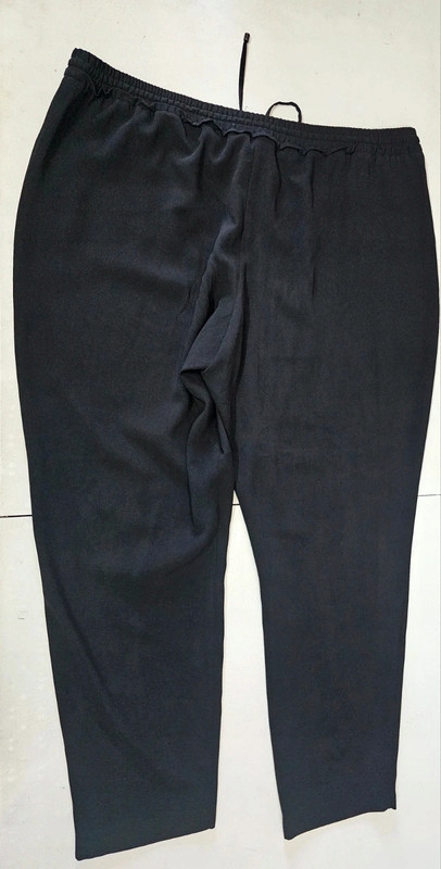 Nutmeg spodnie czarne cienkie na gumie maxi 50 Rozmiar 50