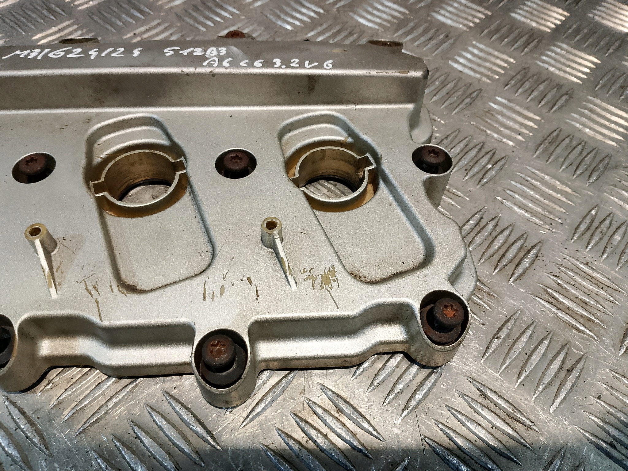 Abdeckung der Ventile AUDI A6 C6 3.2 V6 06E103472L