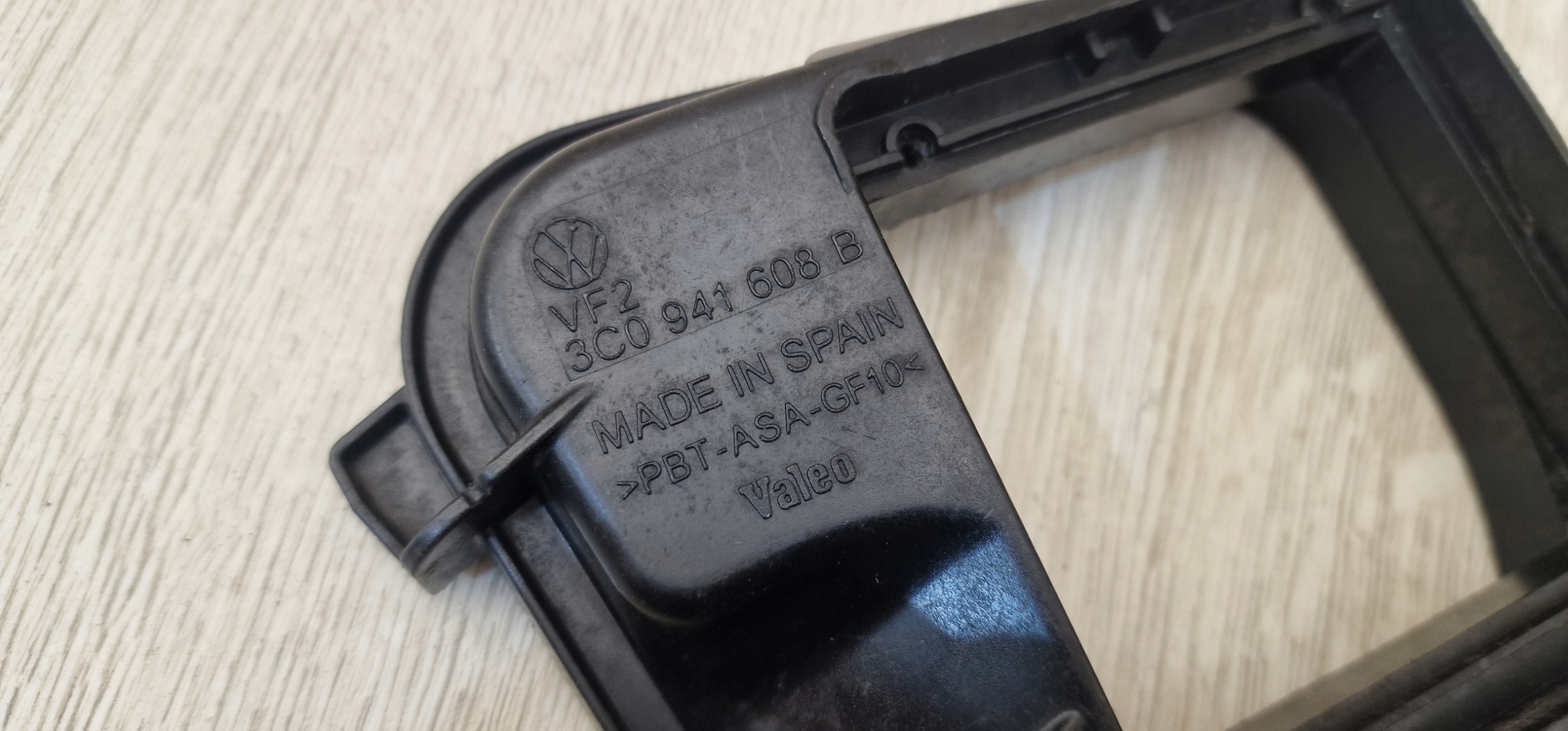 spoiler holder chargíng PRAWEJ lights VW PASSAT B6 3C ZF077