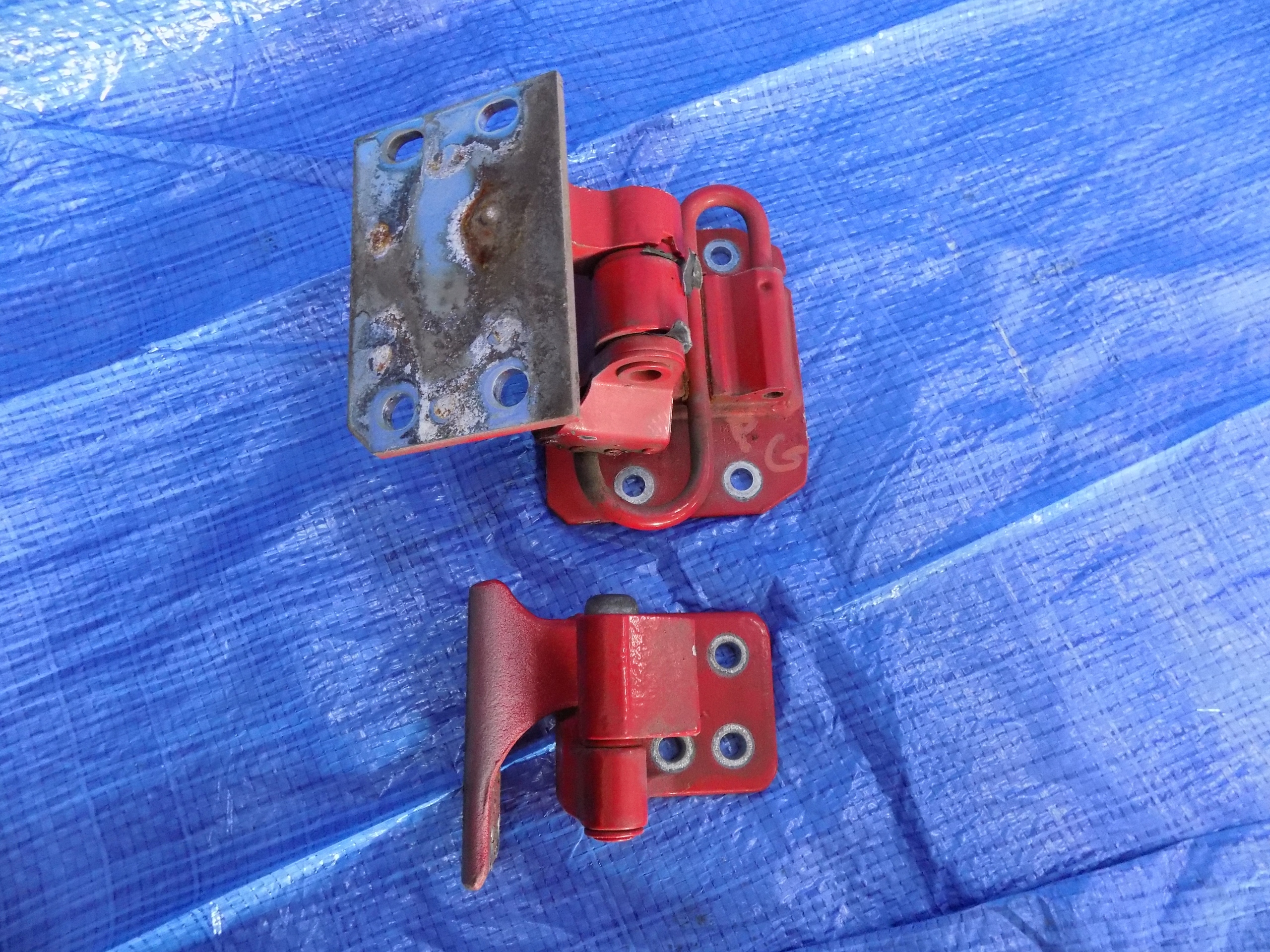 ПЕТЛЯ ПРАВА НИЖНЯ ВЕРХНЯ MAN TGL 10.180 2007R