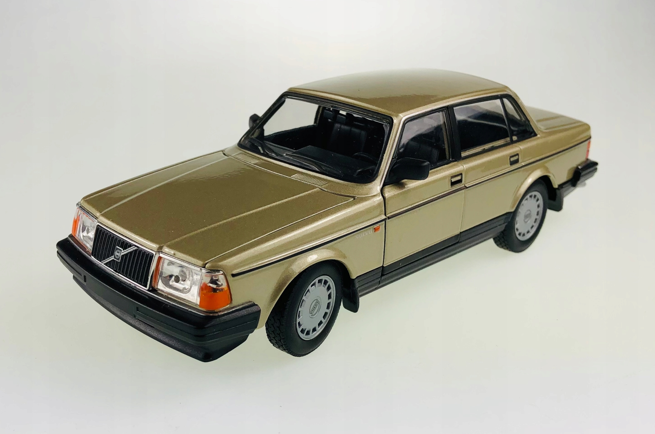 Welly Volvo 240 Gl 240GL Zlatá 1:24 Nový Kovový Model