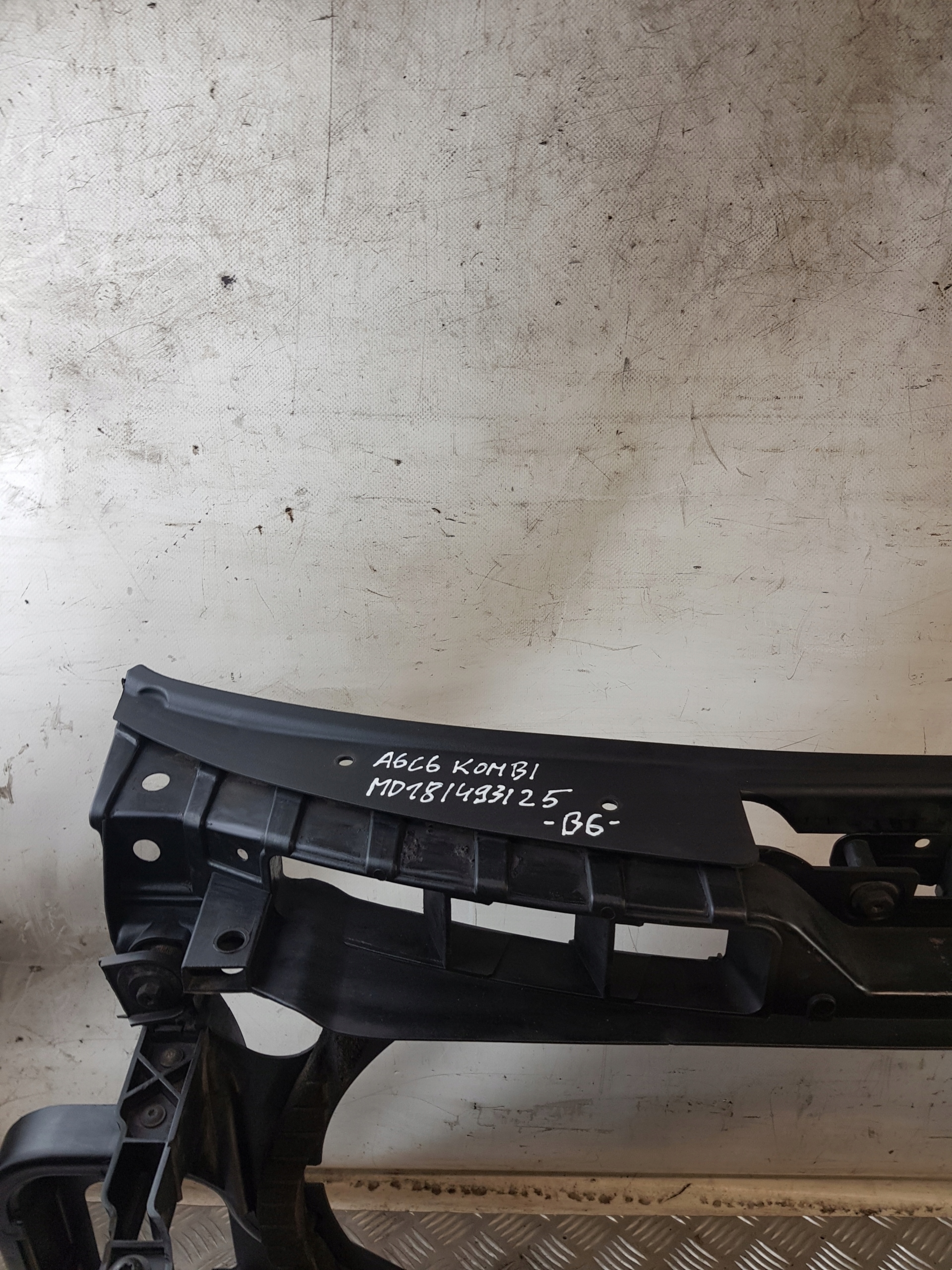 support panel for radiators pillar iron 4F0805594 AUDI A6C6 2.4 V6 KOMBI