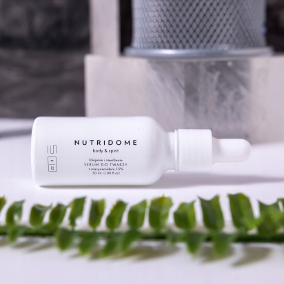 SERUM do twarzy NIACYNAMID zmniejsza NIEDOSKONAŁOŚCI cery NAWILŻA NUTRIDOM Opakowanie butelka z pipetą