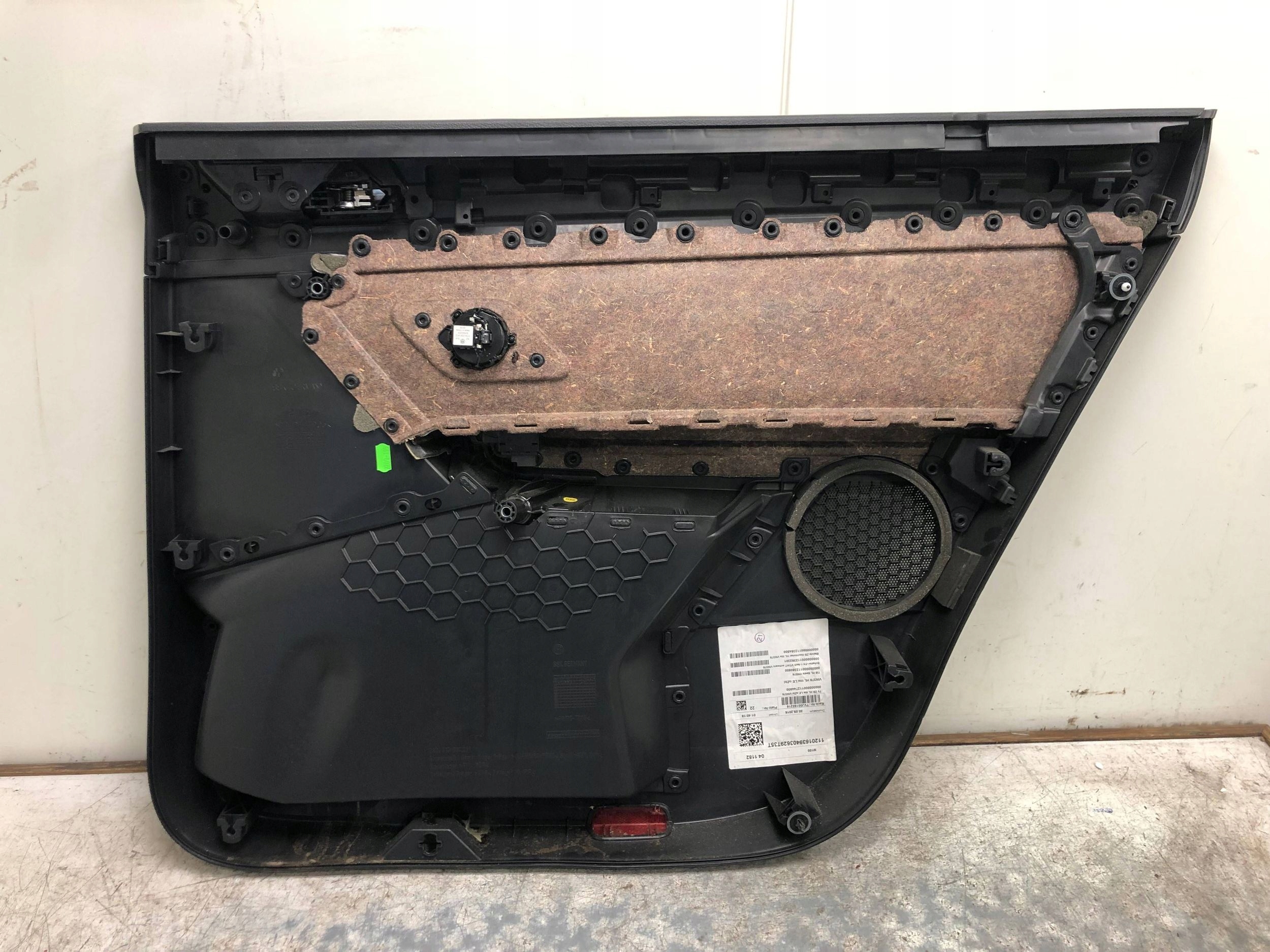 side door left rear part VW TOURAN III 5TA867211