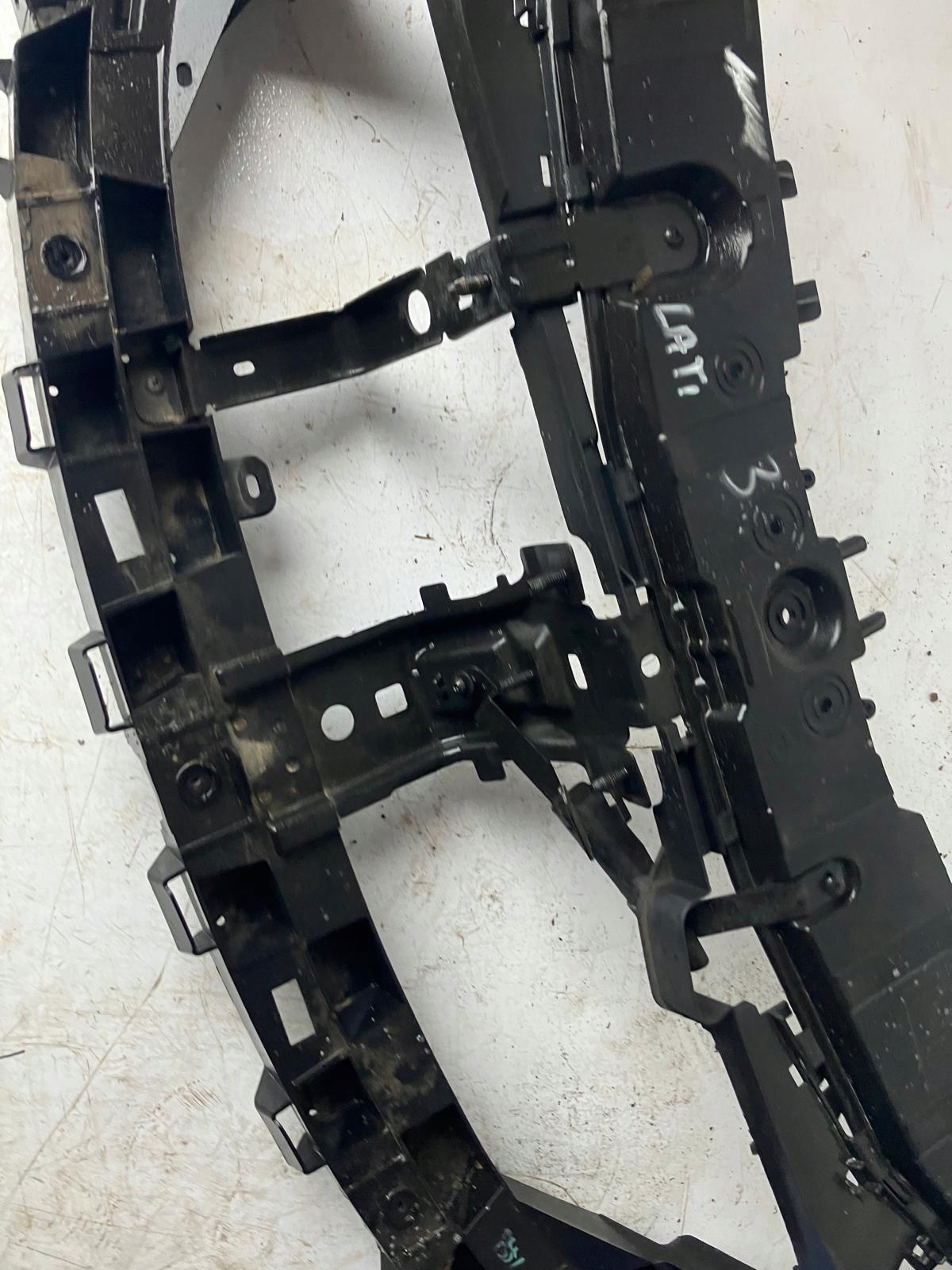support panel for radiators pillar iron RENAULT LATITUDE 625108157R