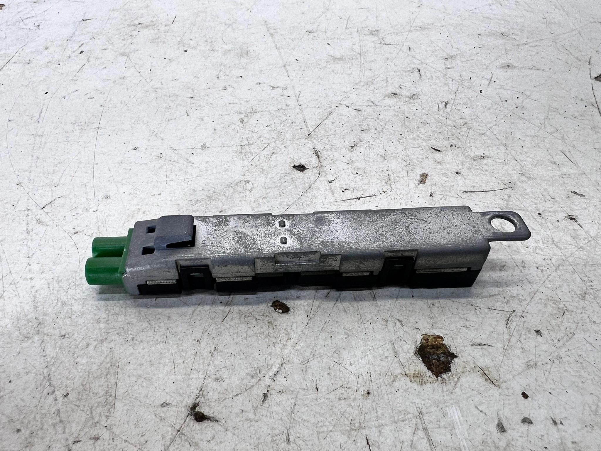 ANTENA verstärker antenne AUDI A5 8T CABRIO 8F0035225C
