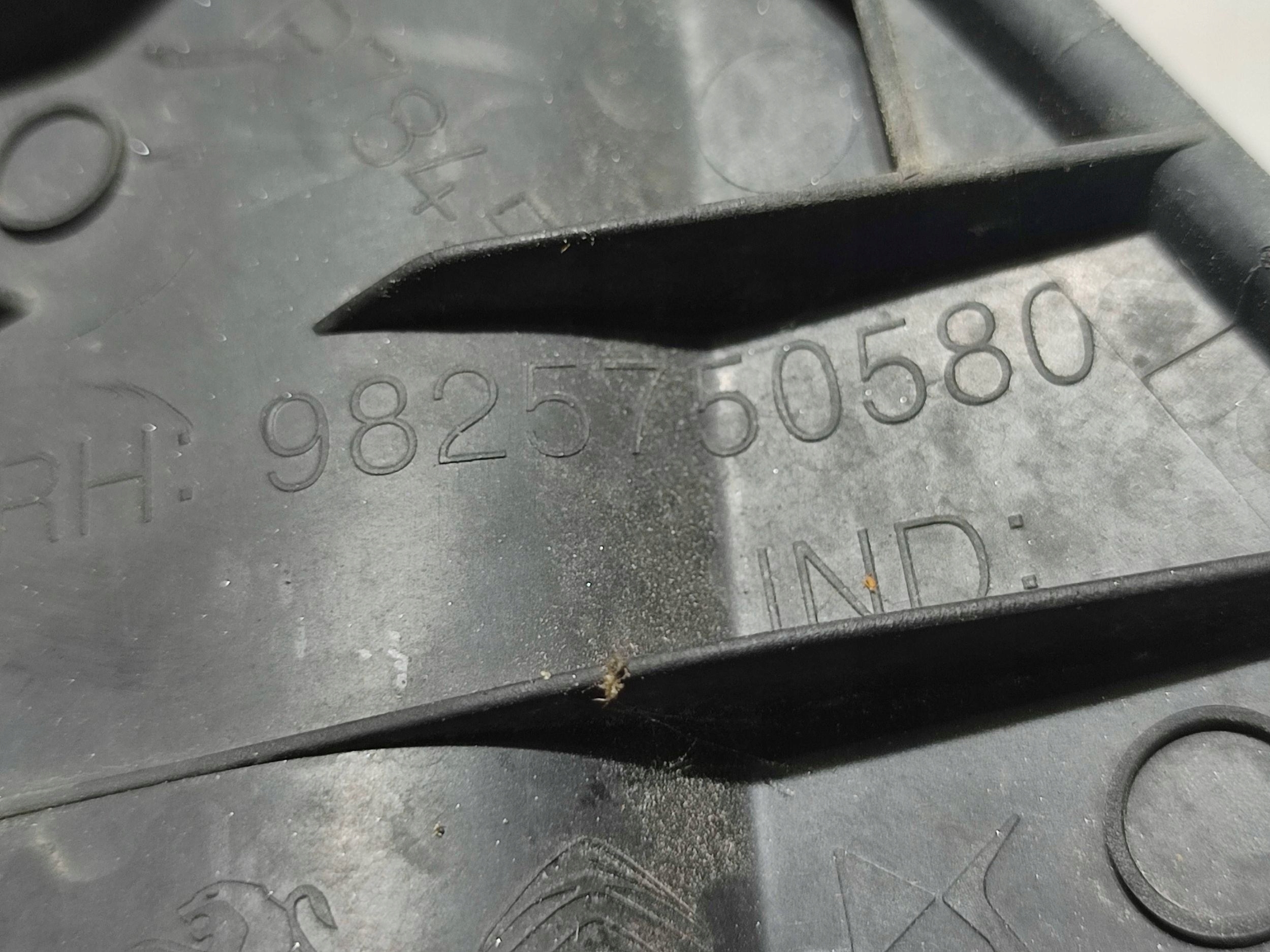 Peugeot 2008 II 2020 front side right torpedo front