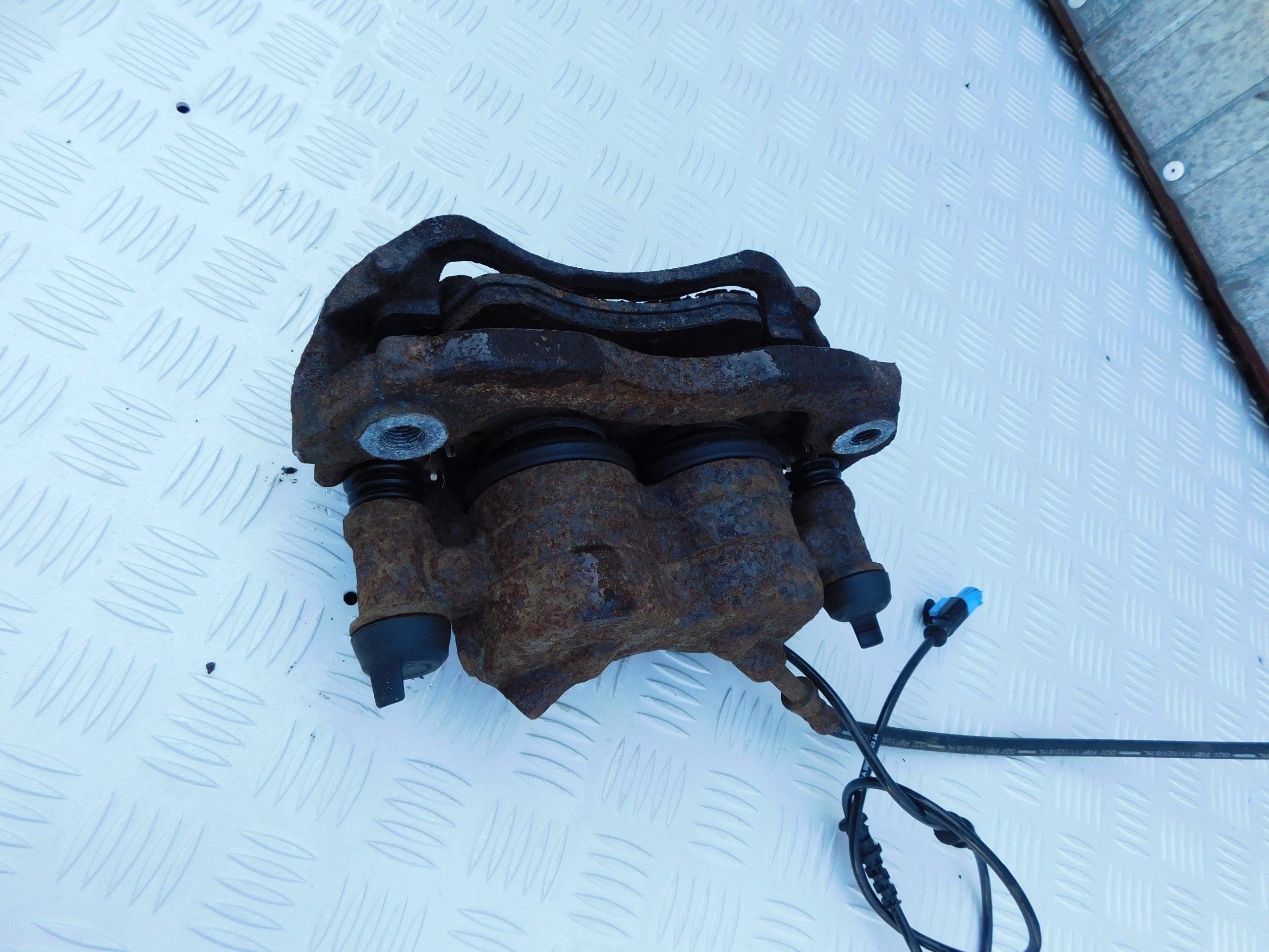 caliper brake jarzmo front blizniak Sprinter 906 VW Crafter OEM right