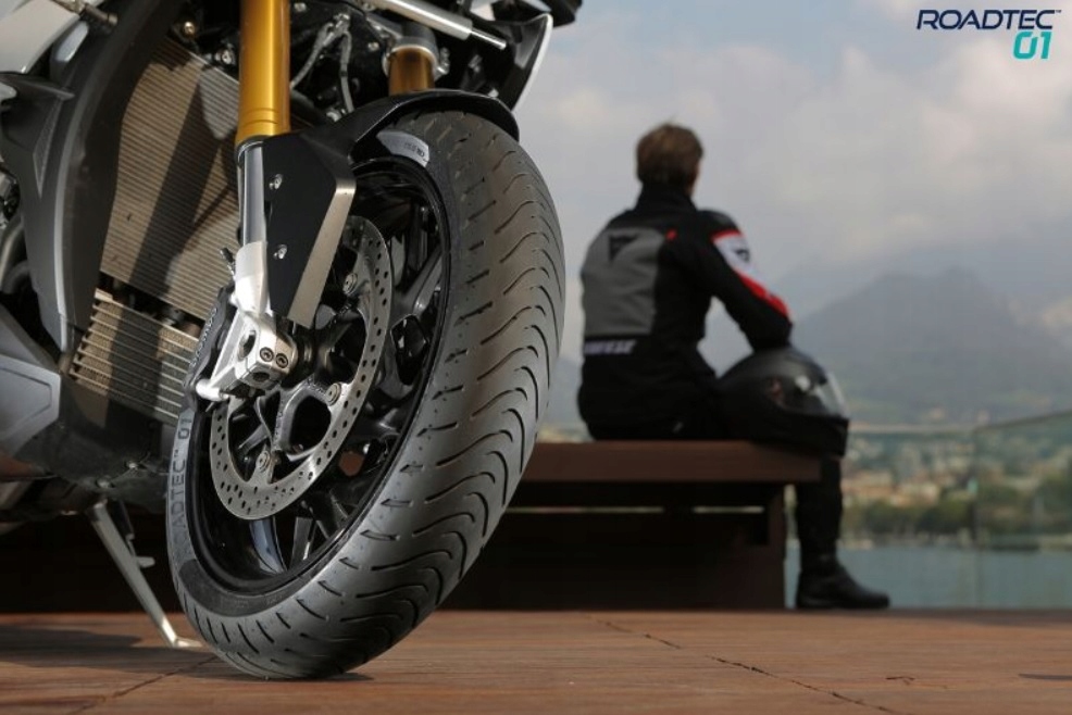 110/80-17 METZELER ROADTEC 01 PRZÓD MOTO 57H TL Model Roadtec 01