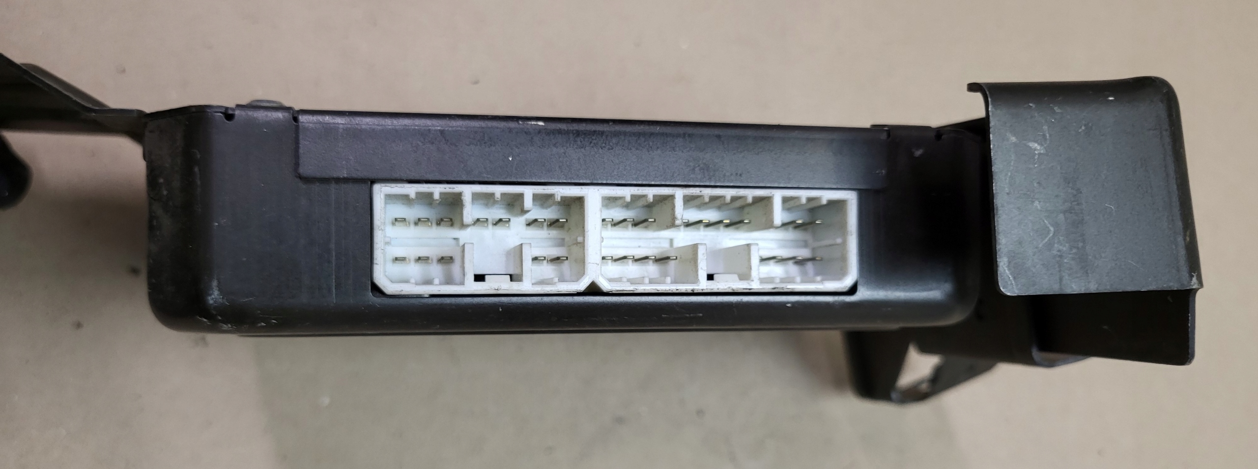 module control unit ABS MAZDA 323F 91E092034 67650B OE EUROPA