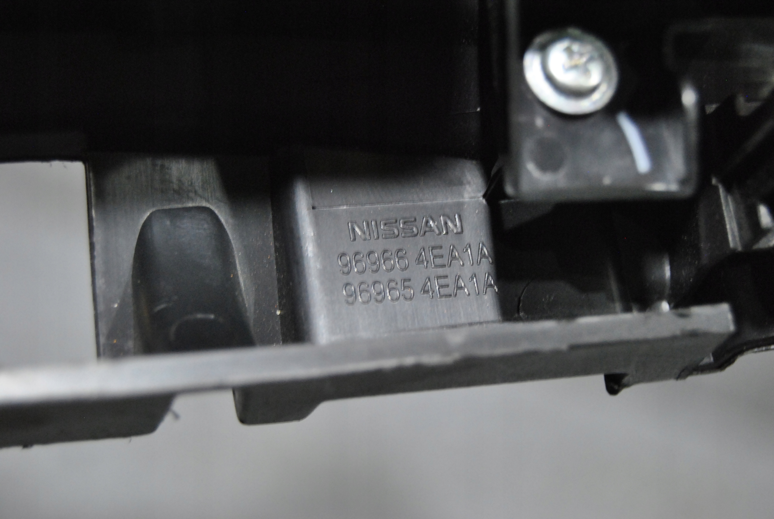 NISSAN QASHQAI J11 13-17 UCHWYT STOJAK NA KUBKI Typ samochodu Samochody osobowe